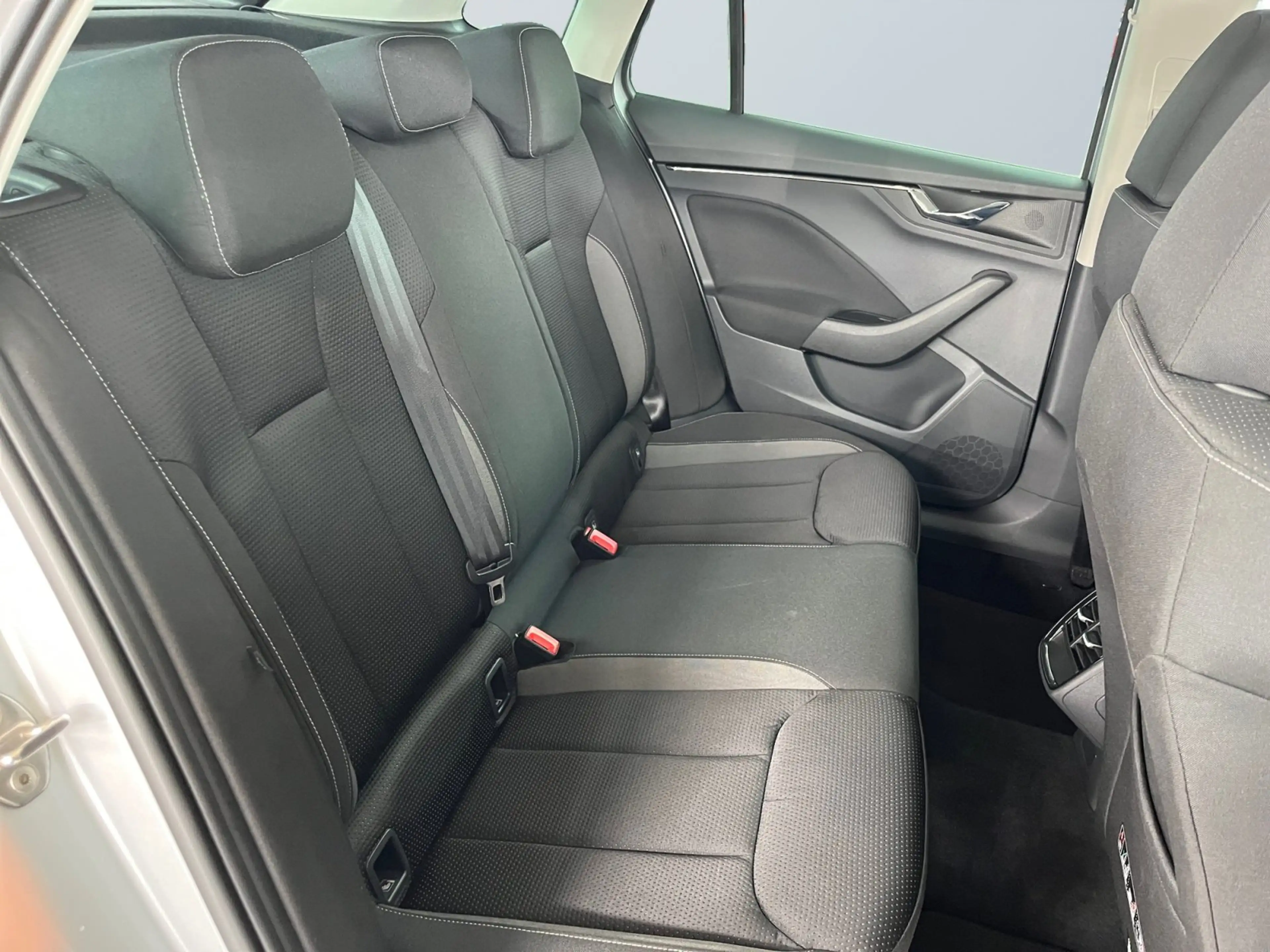 Skoda Kamiq Tour 1.0 TSI DSG Abstandstempomat — photo 11