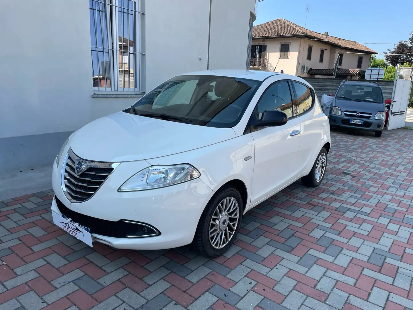 Lancia Ypsilon Ypsilon 1.2 8v Gold ecochic Gpl 69cv E6 Blanc - 1