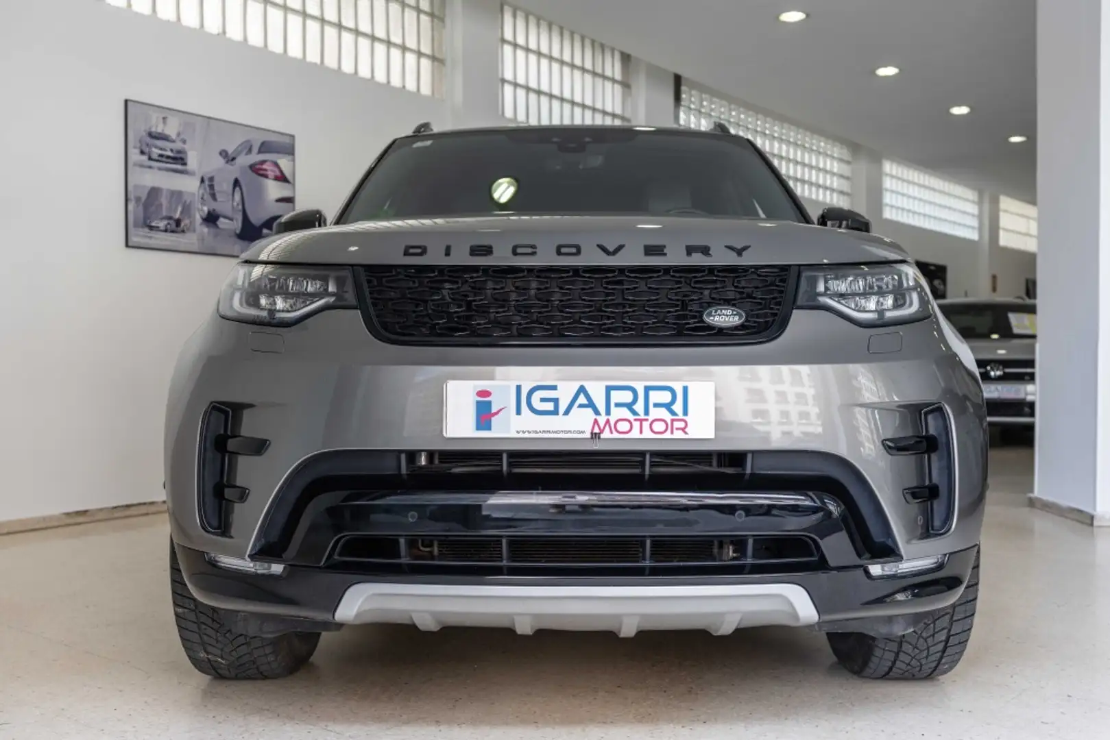 Land Rover Discovery 3.0SDV6 Landmark Aut. Grijs - 2