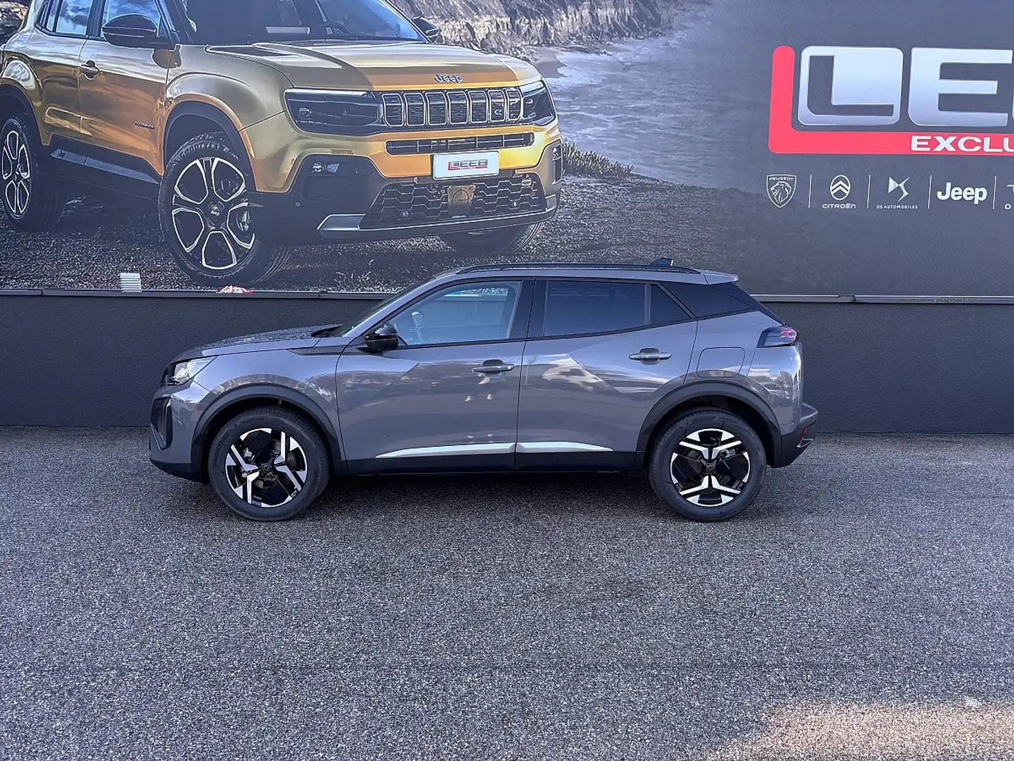 Peugeot 2008 Hybrid 145 e-DCS6 Allure inkl. Navigation & Acc... Grau - 2