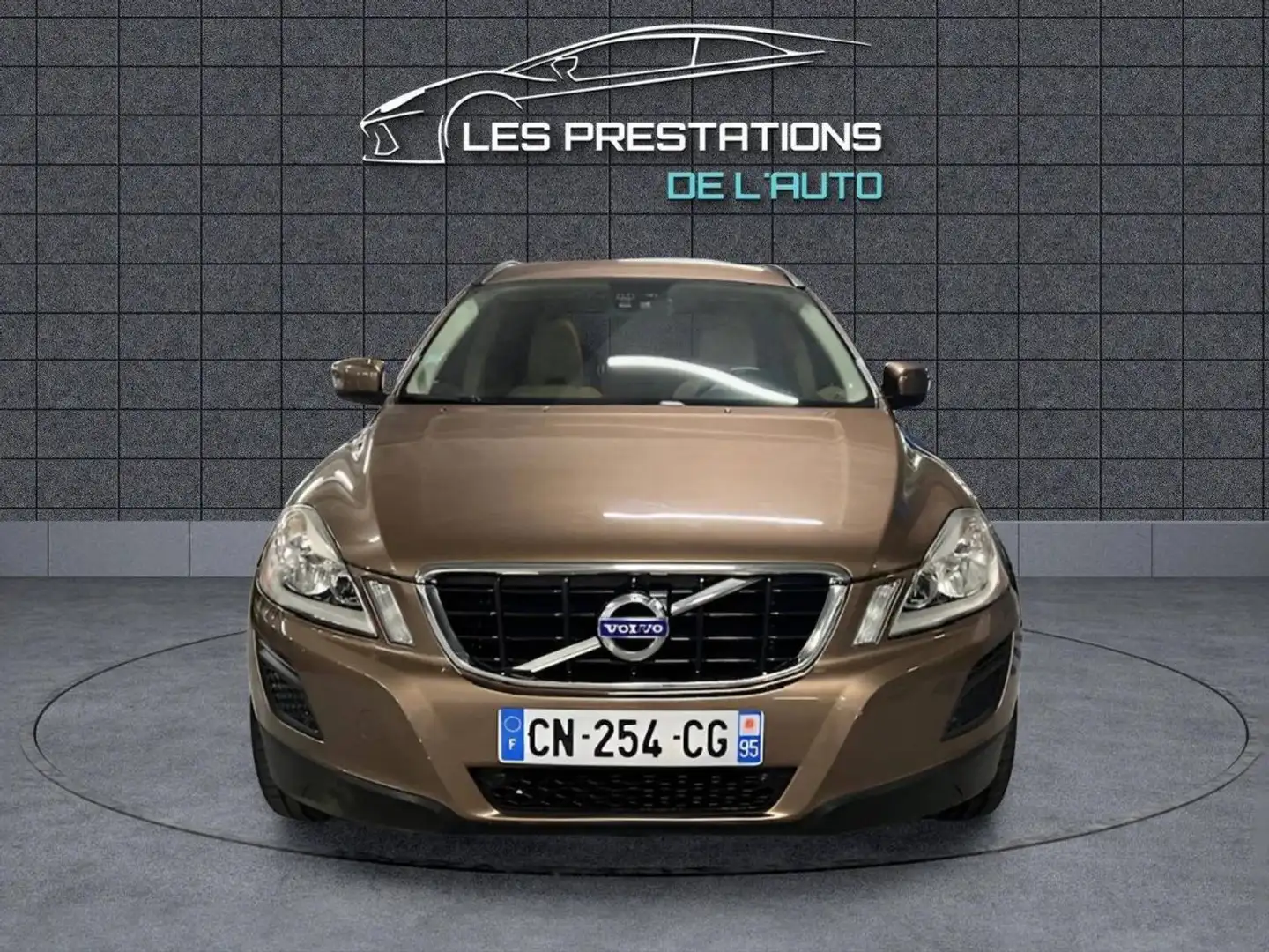 Volvo XC60 D3 163ch DRIVe Momentum Giallo - 2