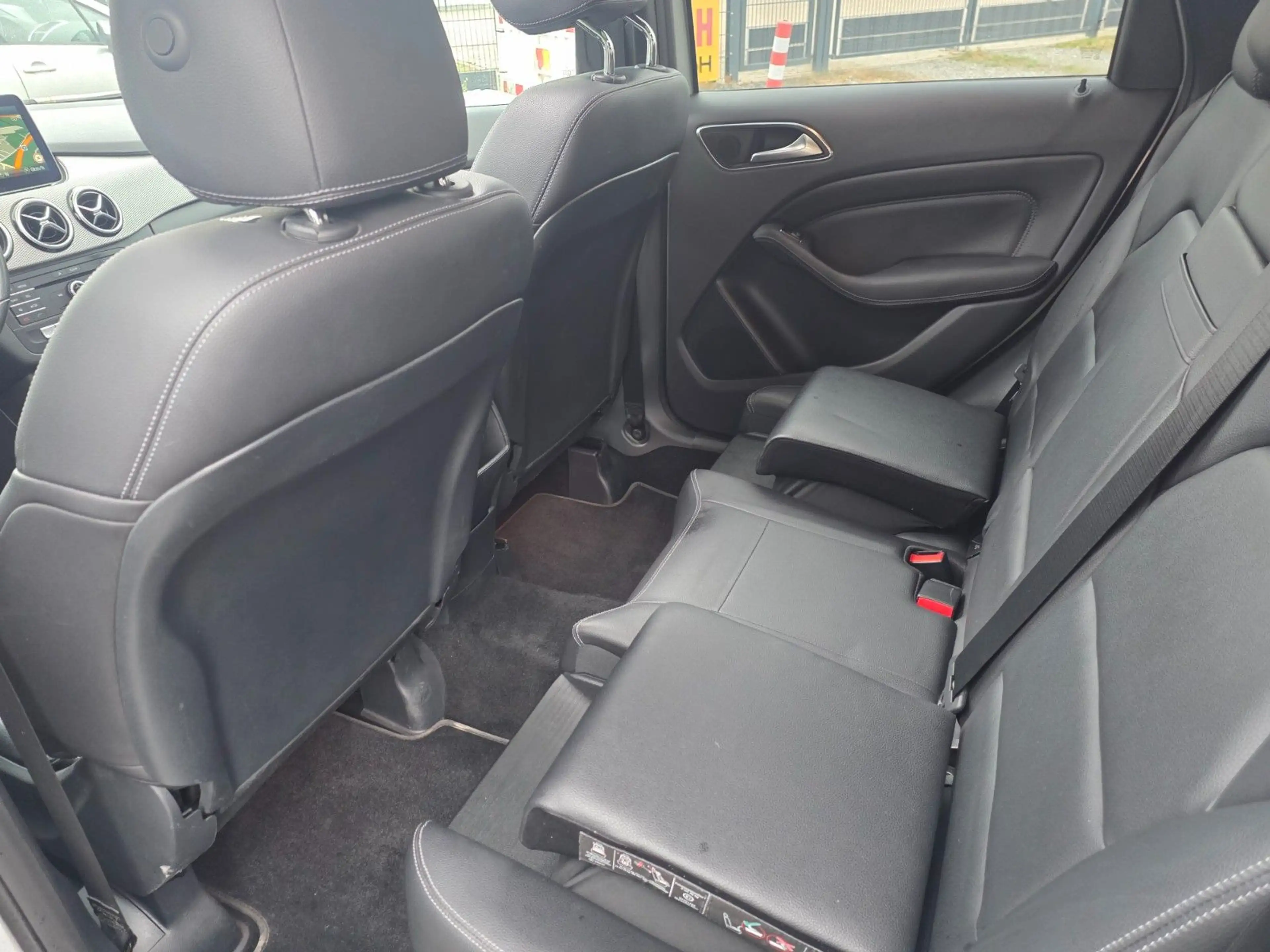 Mercedes-Benz B 220 B B 220 4Matic,Automatik — photo 9