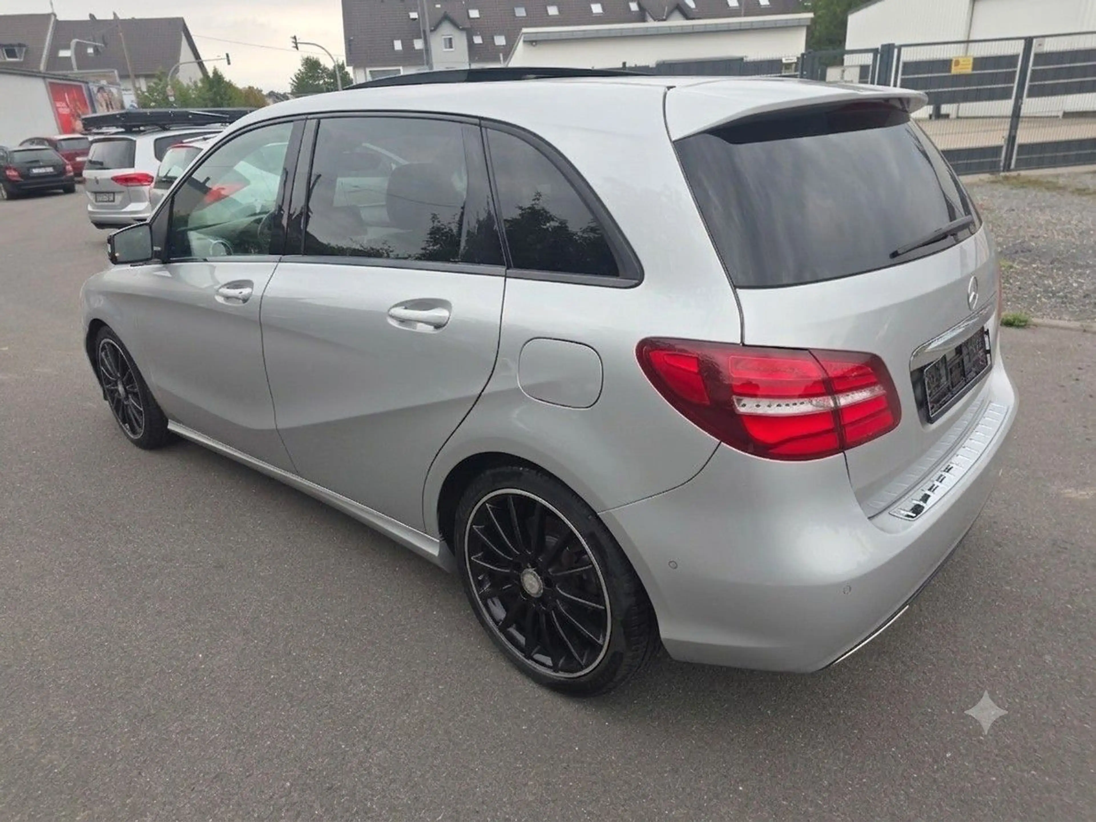 Mercedes-Benz B 220 B B 220 4Matic,Automatik — photo 2