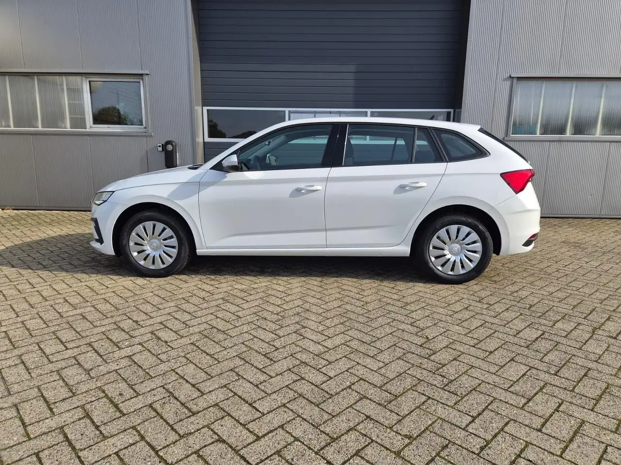 Skoda Scala 1.0 TSI 115PS DSG Selection Klimaautomatik Sitz... — photo 1 of 24