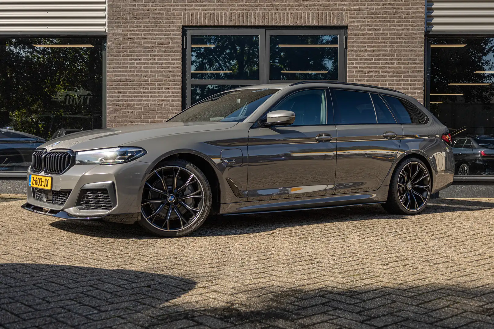 BMW 530 530e G31 Touring High Executive M Sport / Adaptive Gris - 2