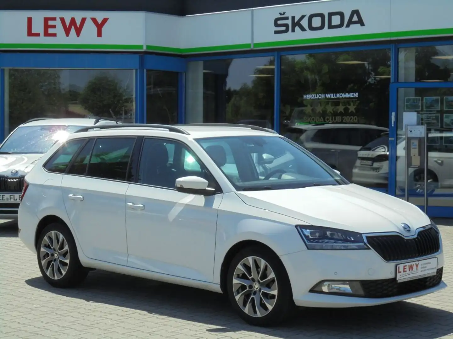 Skoda Fabia Combi 1.0 TSI Best of+SH+PDC+LED+SMART LIN Weiß - 1