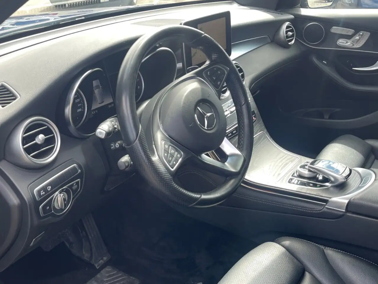 Mercedes-Benz GLC снимка Mercedes-Benz GLC