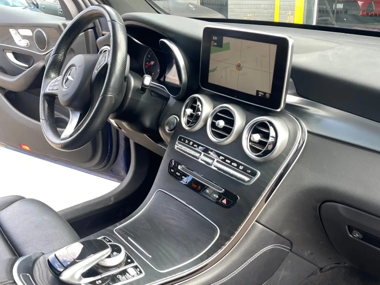 Mercedes-Benz GLC снимка Mercedes-Benz GLC