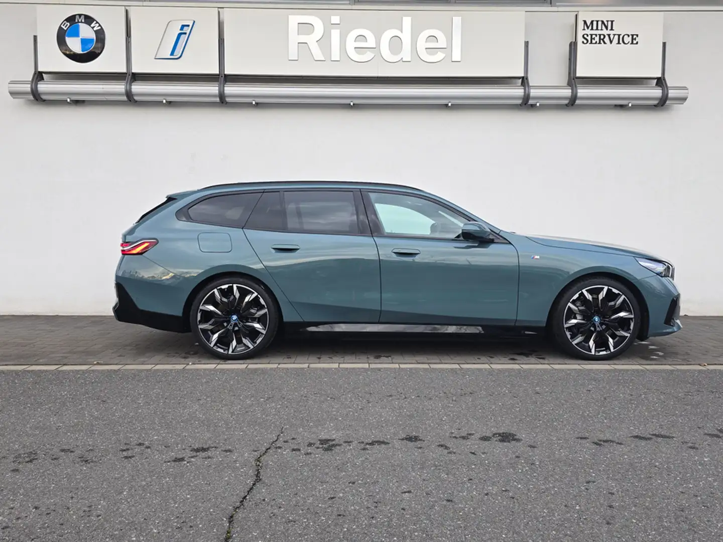 BMW i5 eDrive40 M Sportpaket Pano DAPro 21"LMR adLED Grün - 2