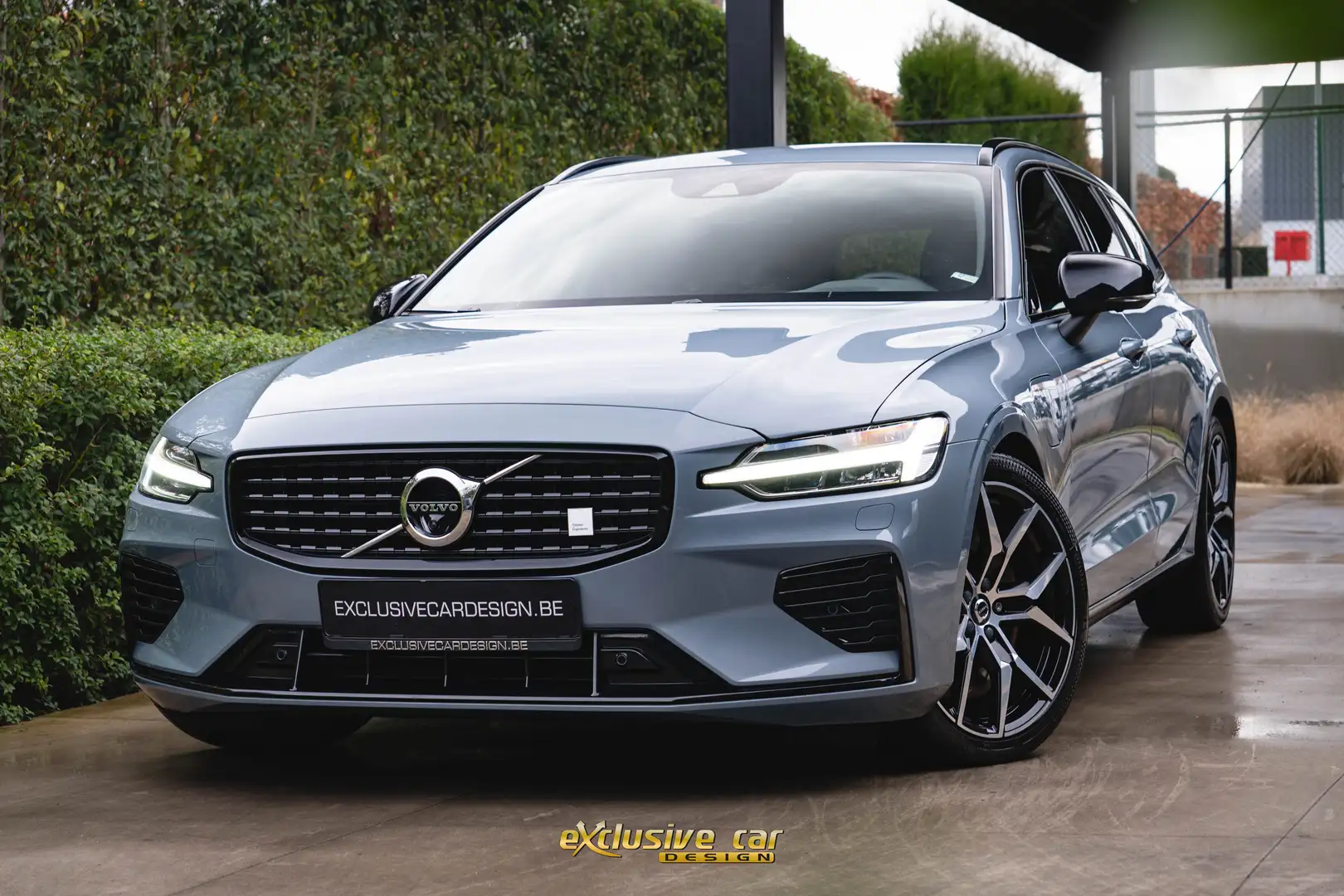 Volvo V60 T8 AWD Polestar Engineered PHEV /360°Cam/HarmanKa. Grau - 1