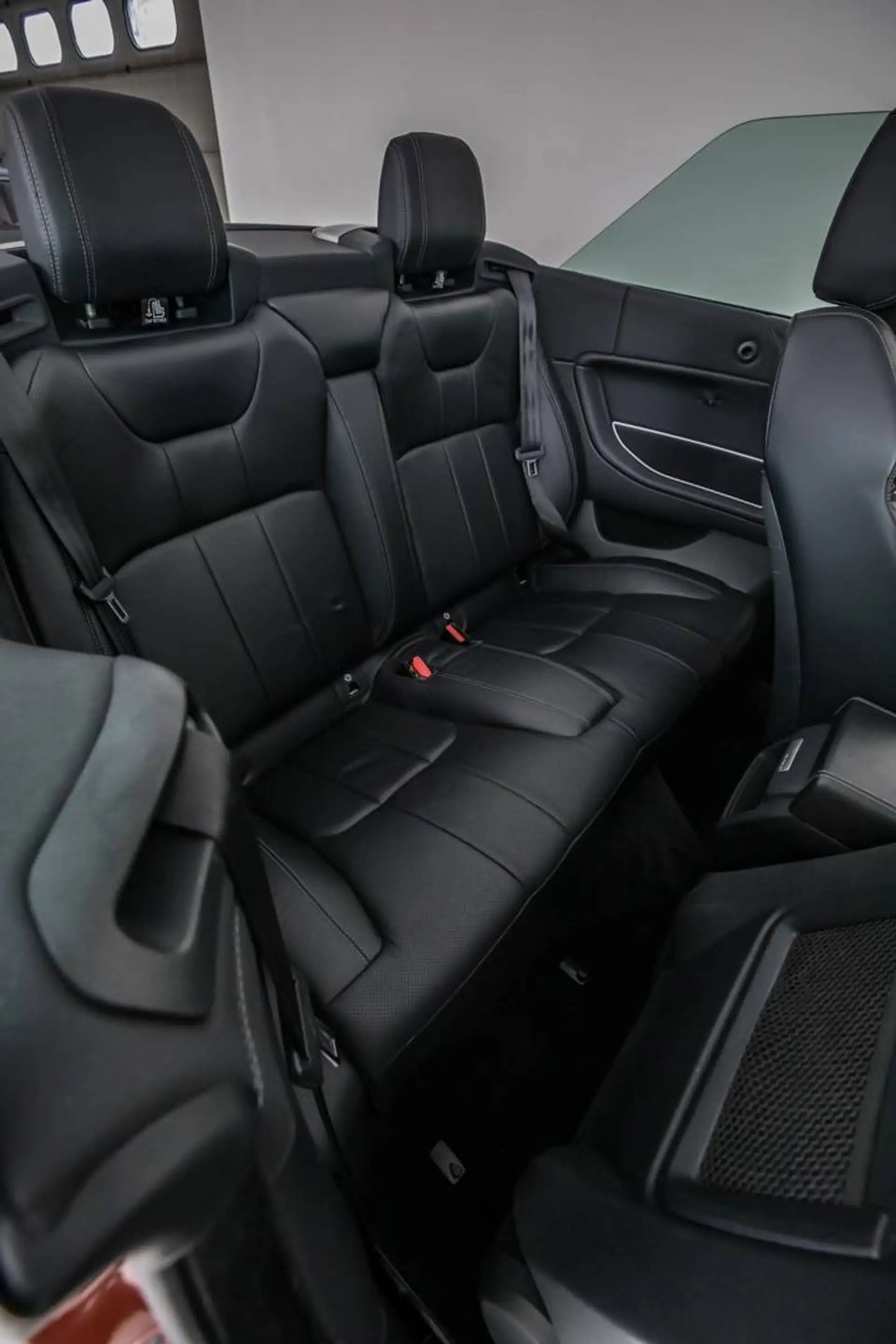 Land Rover Range Rover Evoque Cabriolet 2.0 4WD Dynamic — photo 14