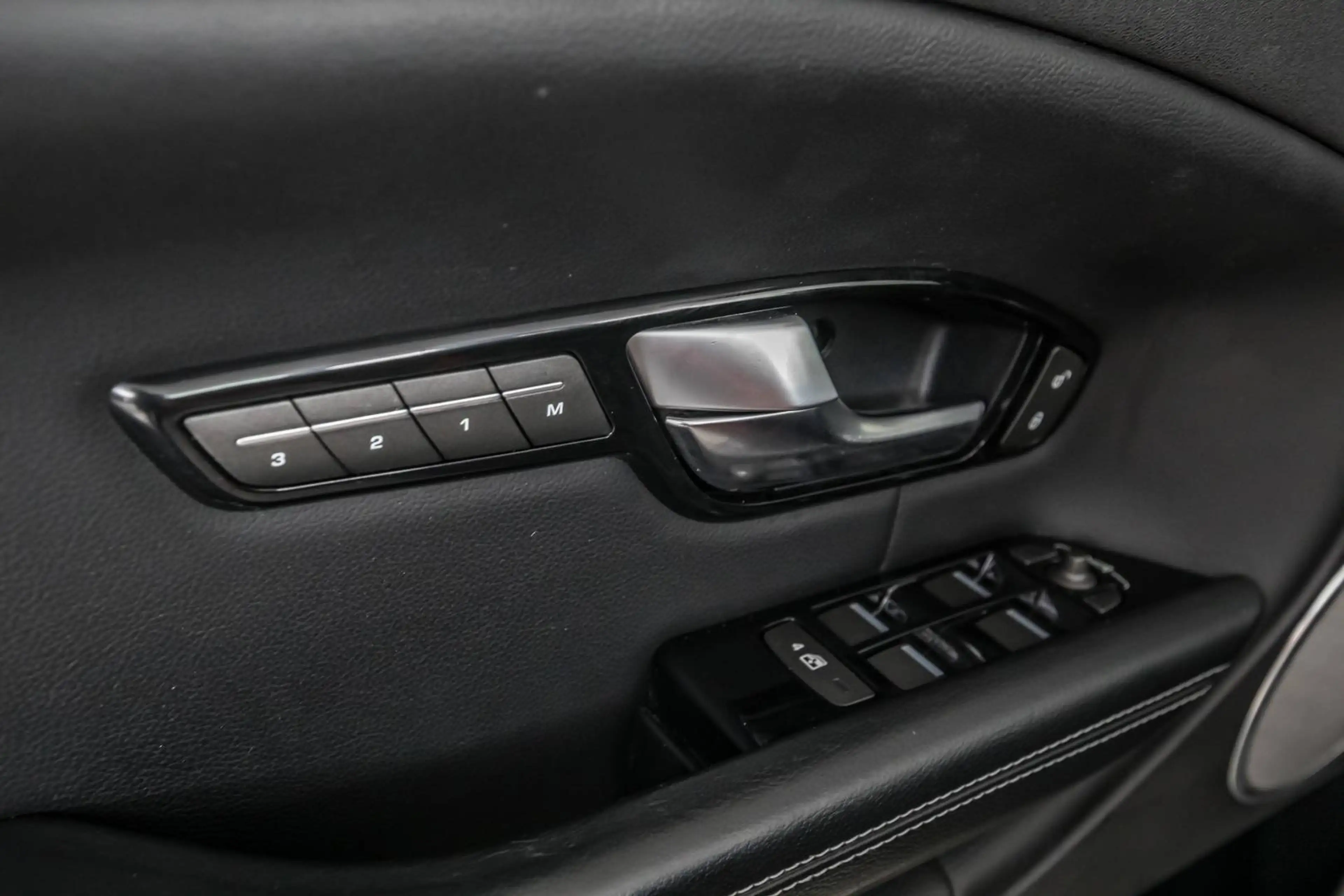 Land Rover Range Rover Evoque Cabriolet 2.0 4WD Dynamic — photo 15