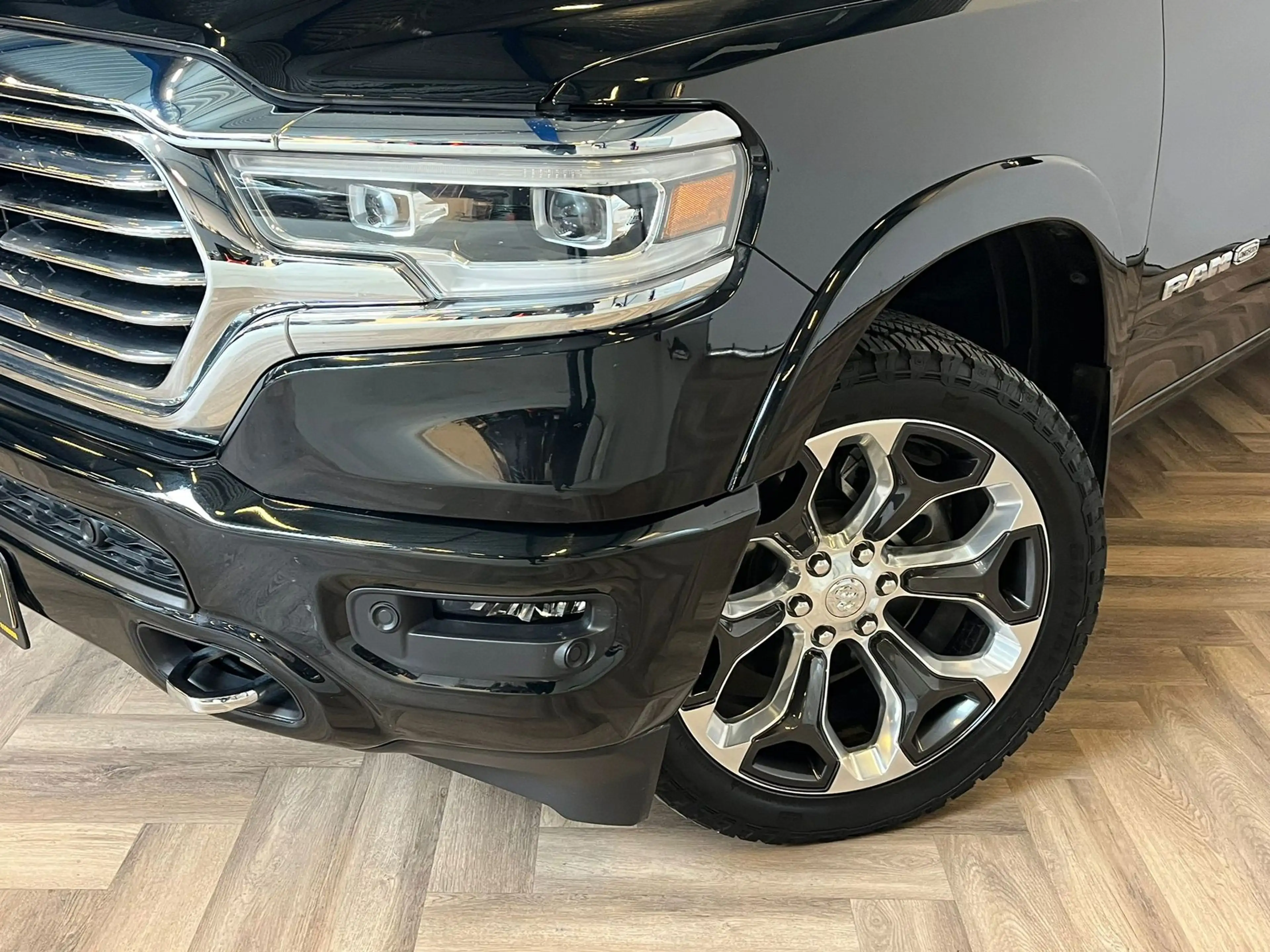 Dodge RAM 1500 5.7 V8 4x4 Crew Cab Longhorn|NAP|HUD|PANO|LUC — photo 9
