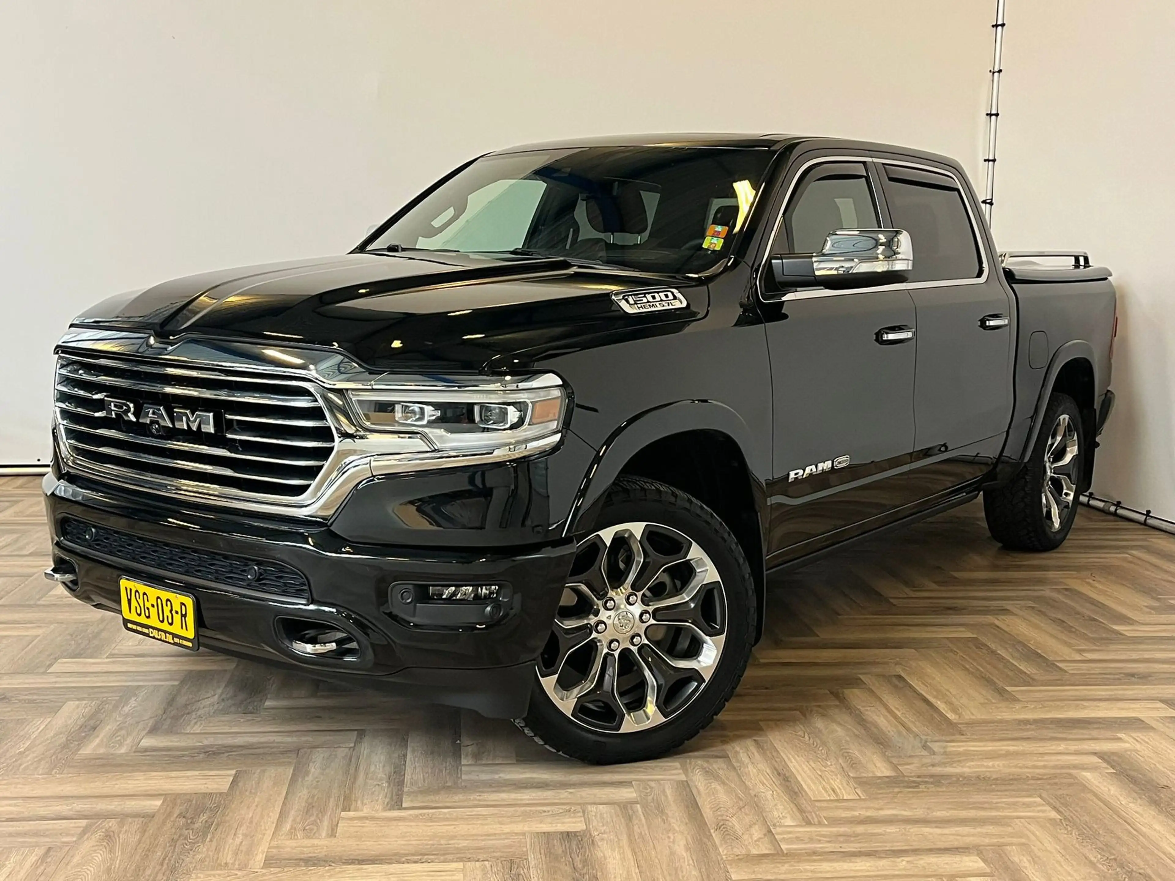 Dodge RAM 1500 5.7 V8 4x4 Crew Cab Longhorn|NAP|HUD|PANO|LUC — photo 3