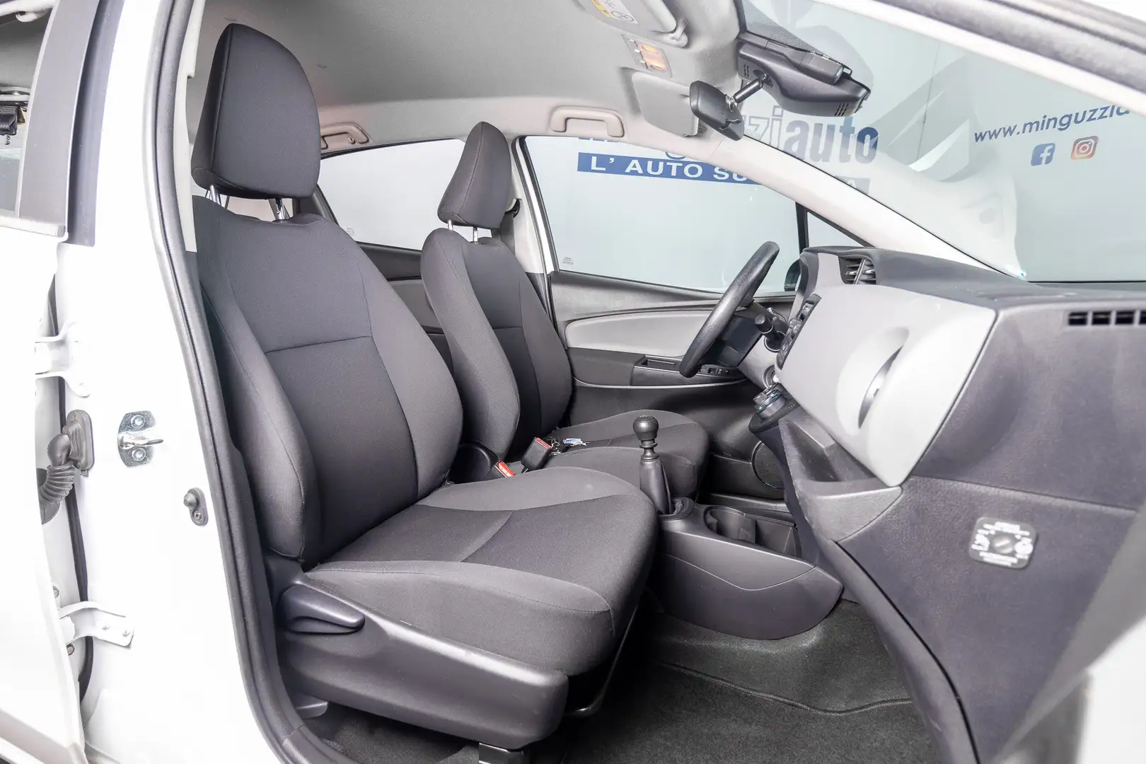 Toyota Yaris 5p 1.5 Active Bianco - 2