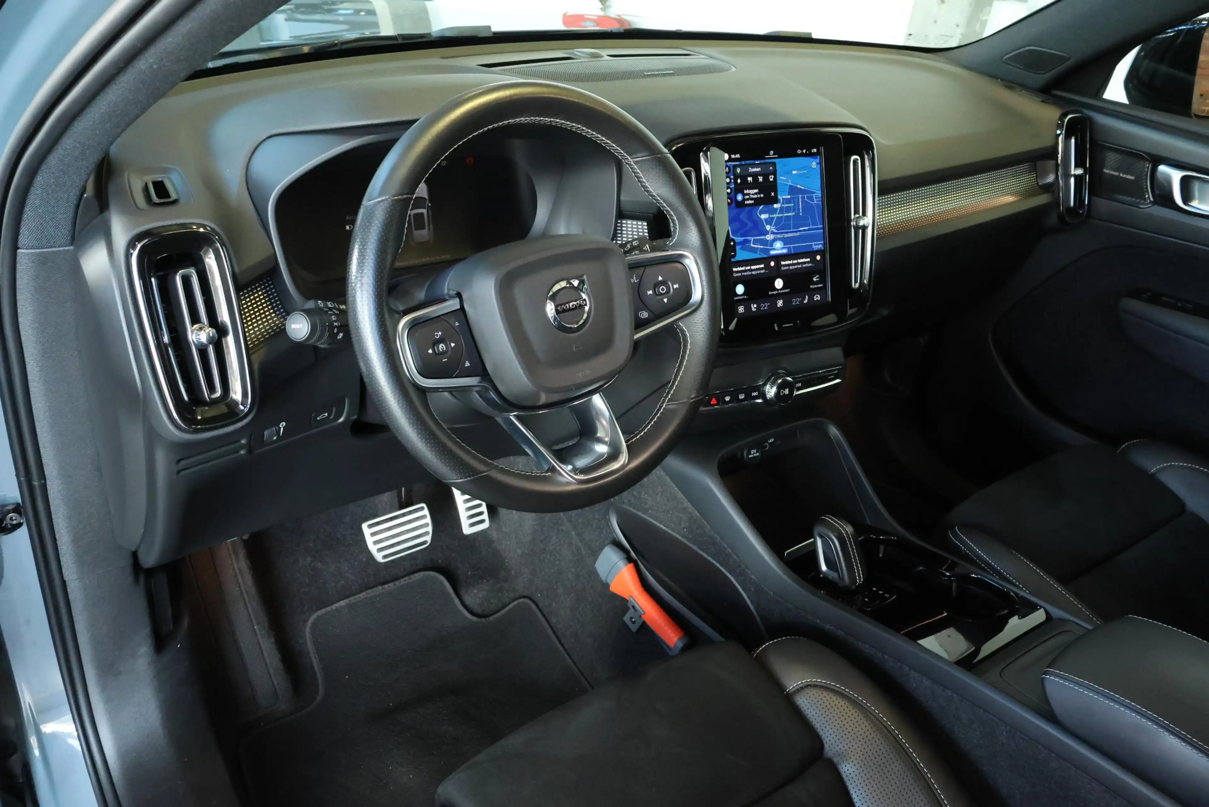 Volvo XC40 Recharge P8 AWD R-Design | Panoramadak | Semi-Elec — photo 2