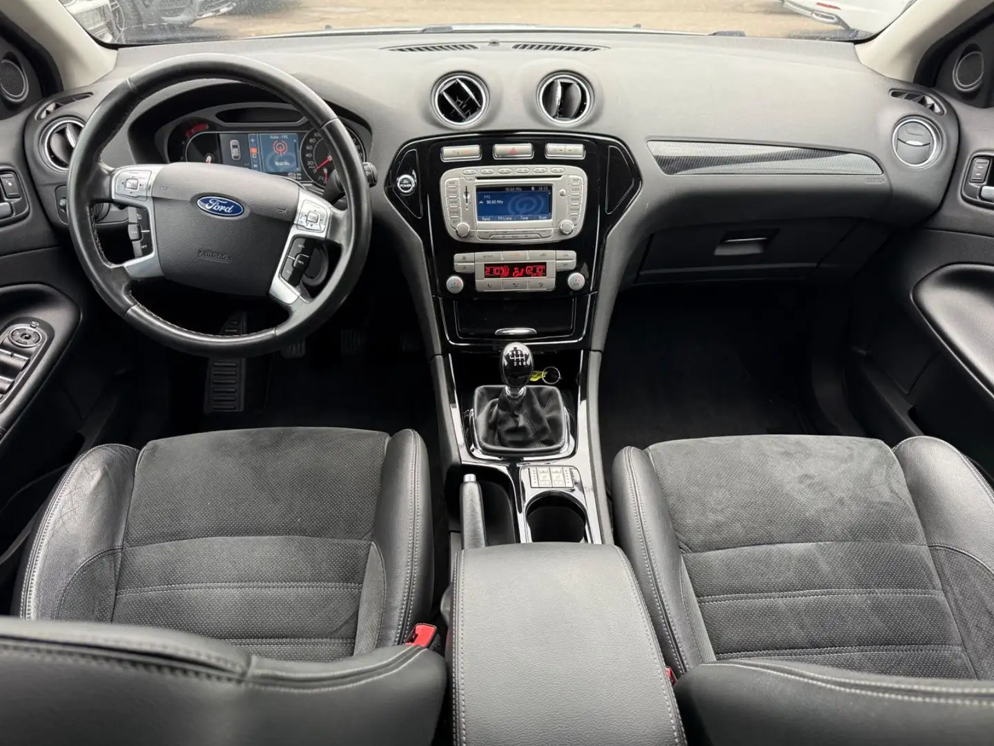 Ford Mondeo Turnier Ghia Szary - 2