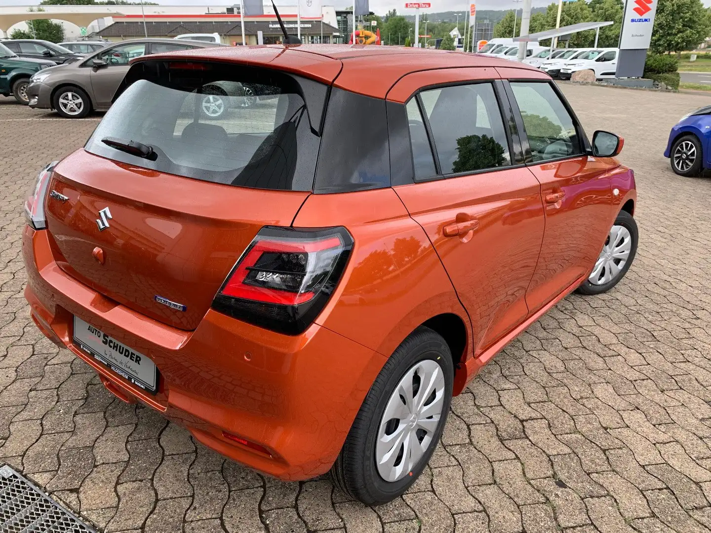 Suzuki Swift 1.2 DUALJET HYBRID Club Naranja - 2
