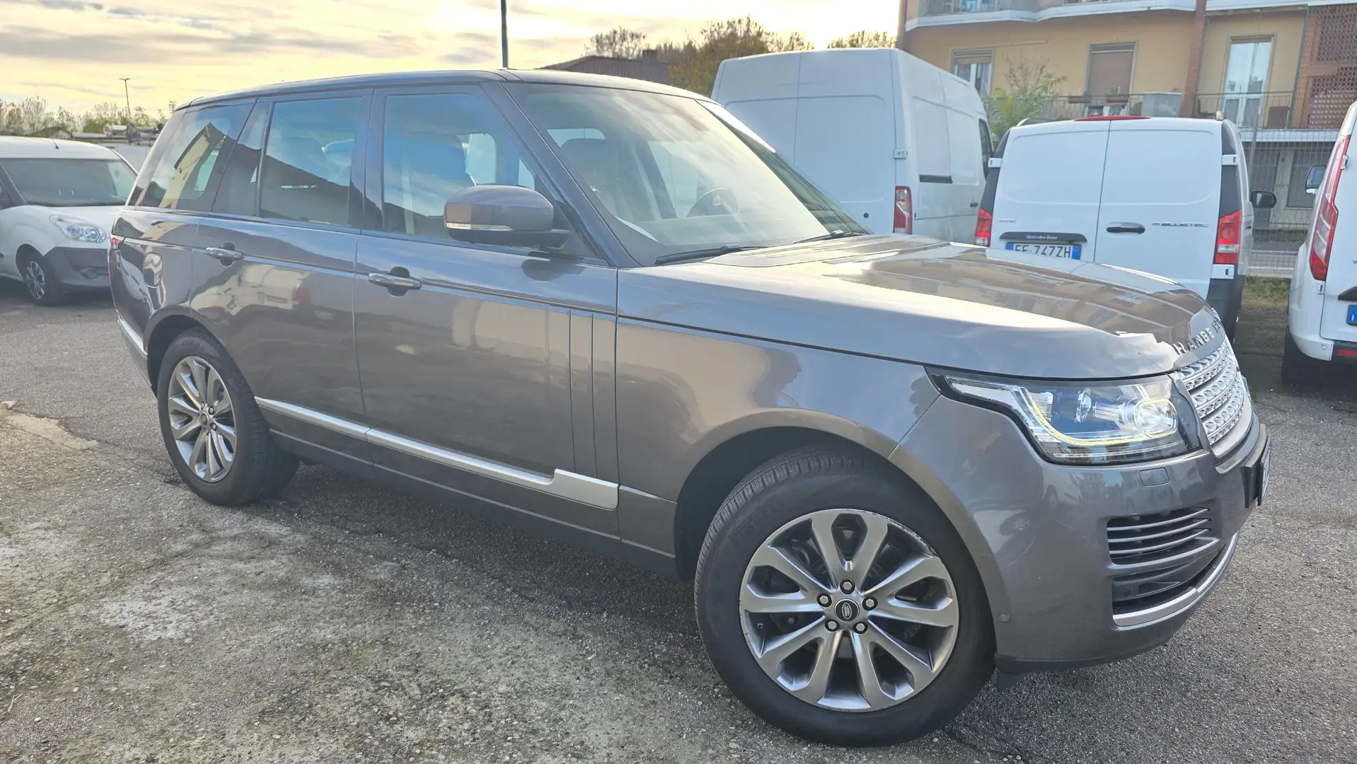 Land Rover Range Rover Range Rover 3.0 tdV6 Vogue auto my17 full optional Gris - 1