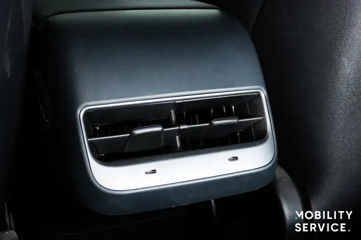 Tesla Model 3 2023, foto 24