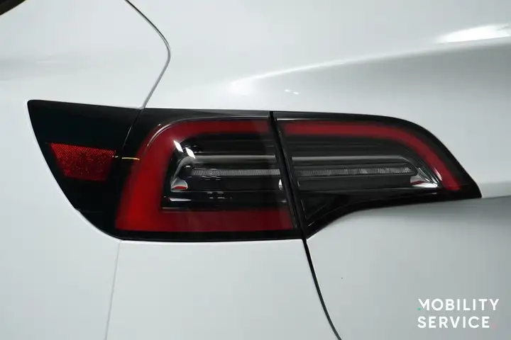 Tesla Model 3 2023, foto 32
