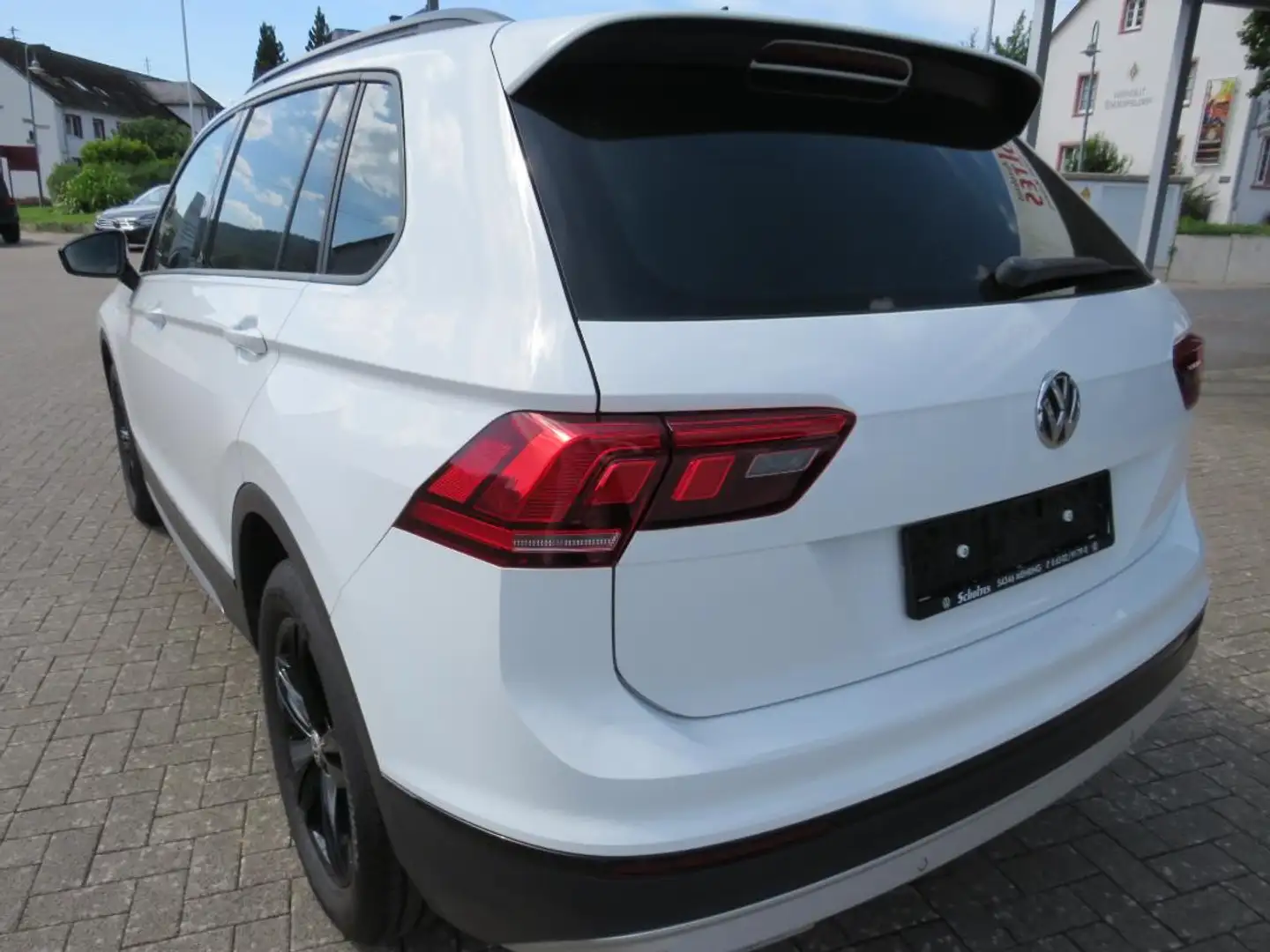 Volkswagen Tiguan OFFROAD 2.0 TDI DSG Weiß - 2