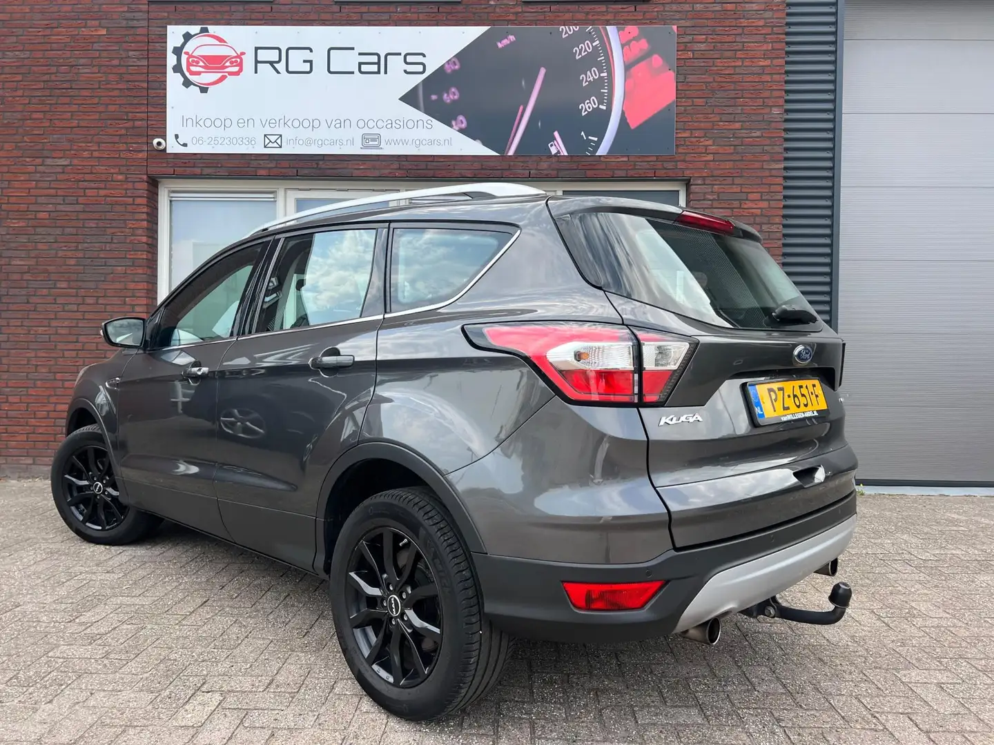 Ford Kuga 1.5 EcoBoost Trend Ultimate / Navi / PDC / Clima Grijs - 2