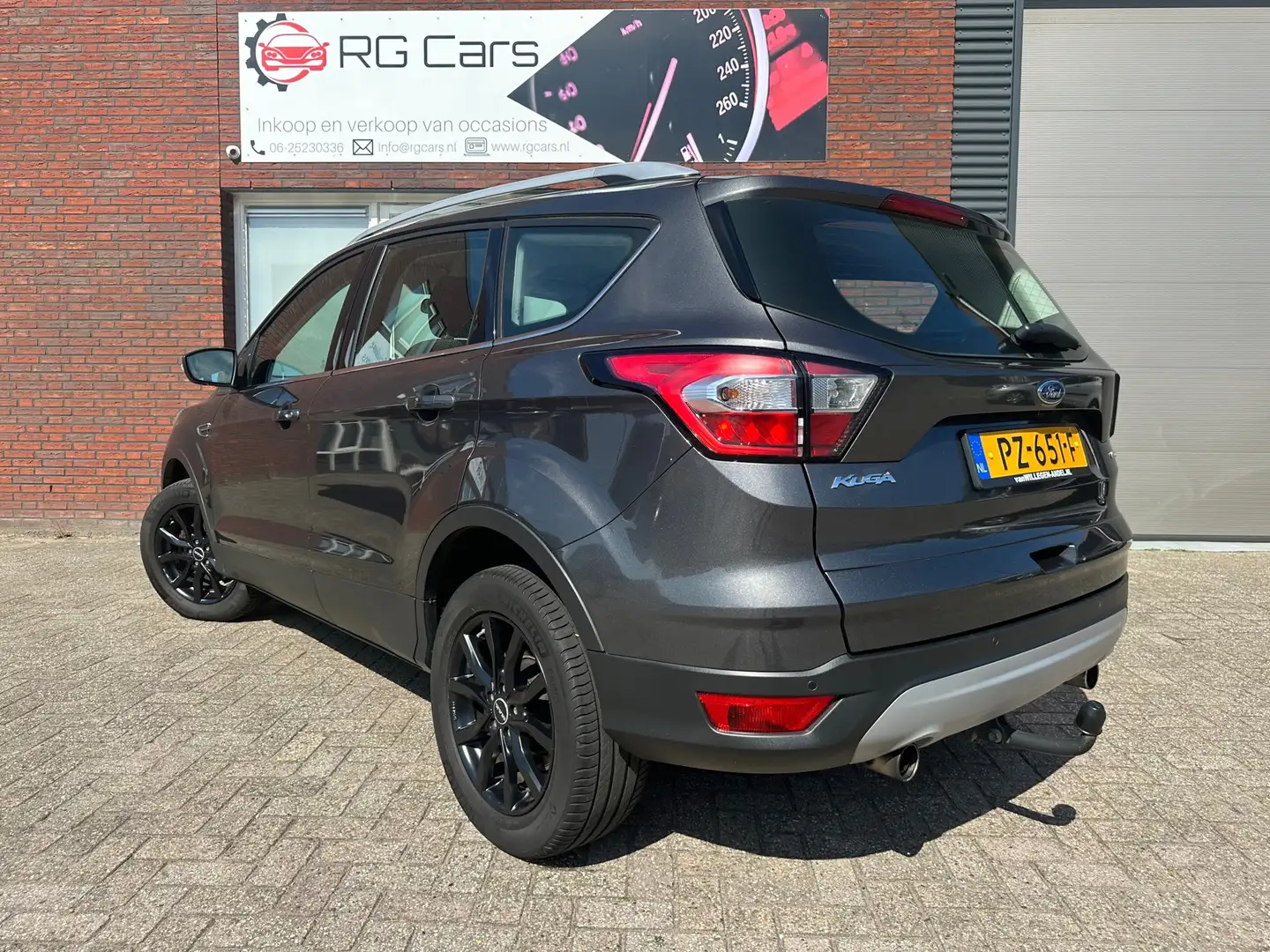 Ford Kuga 1.5 EcoBoost Trend Ultimate / Navi / PDC / Clima Gris - 2