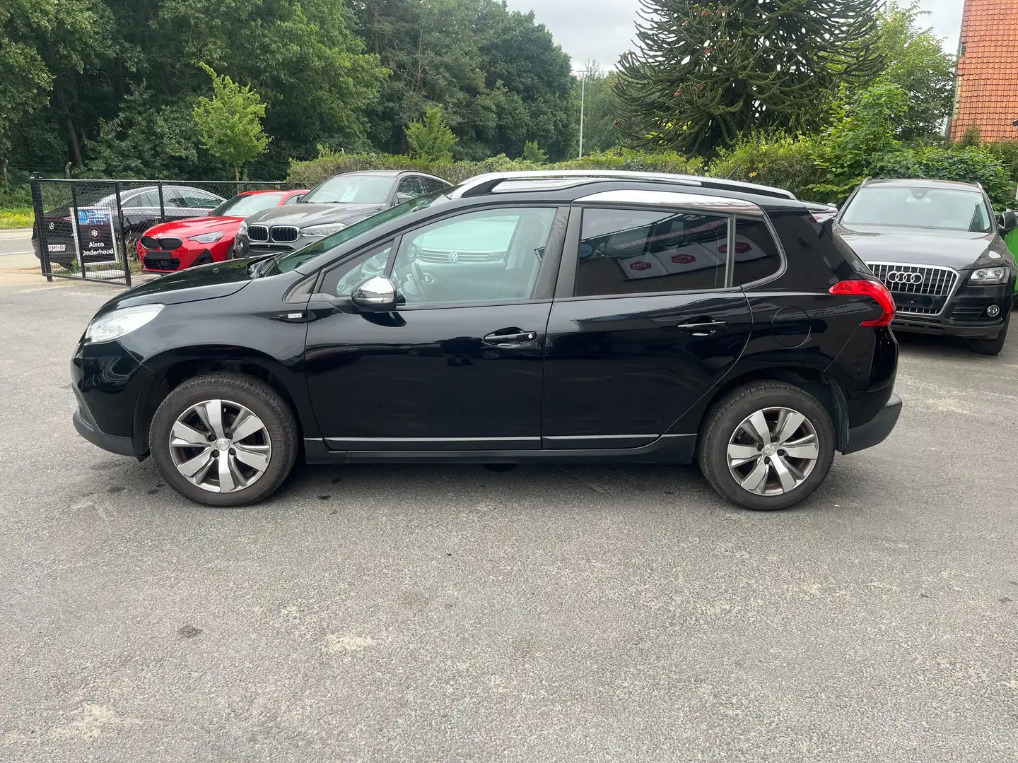 Peugeot 2008 2008 PureTech 82 Urban Move Schwarz - 2