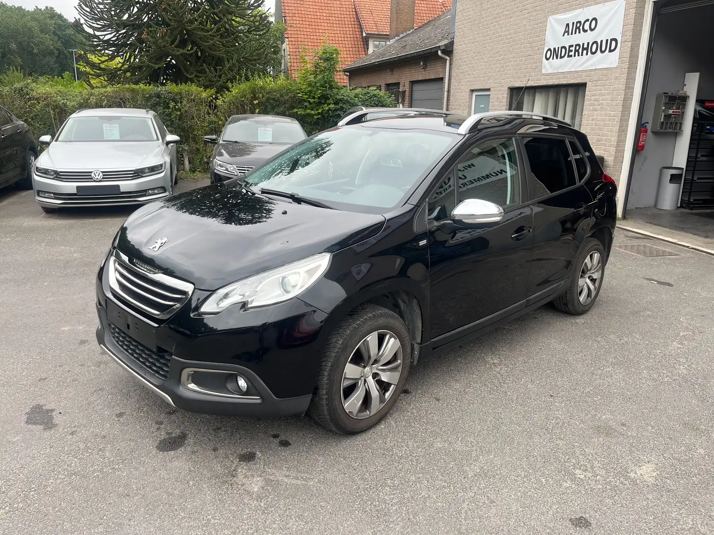 Peugeot 2008 2008 PureTech 82 Urban Move Noir - 1