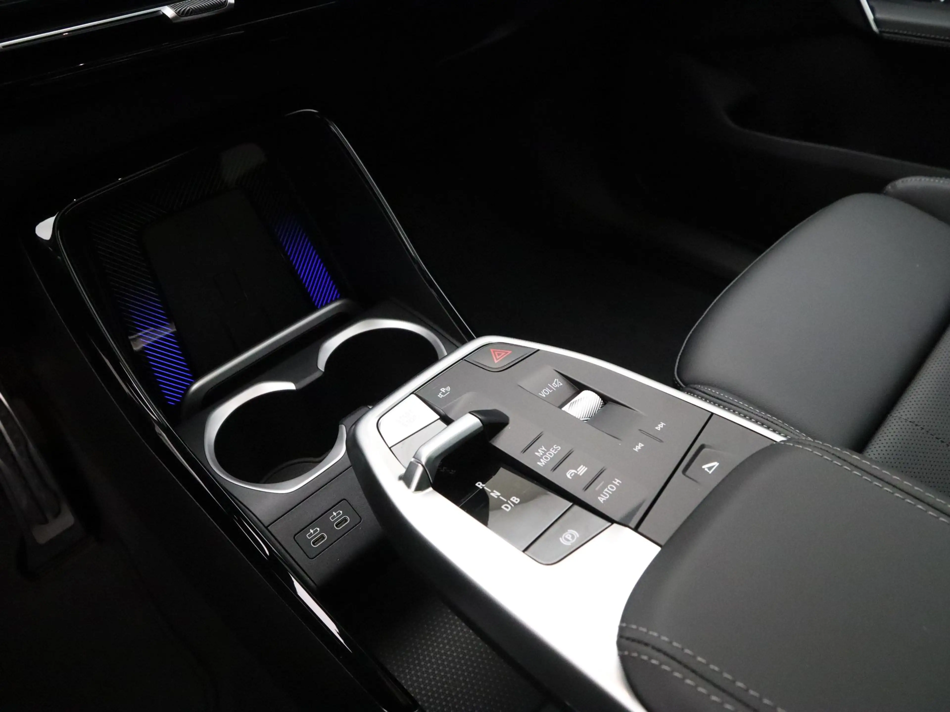 BMW iX2 eDrive20 M Sport- Innovation Pack - Panoramadak - — photo 12