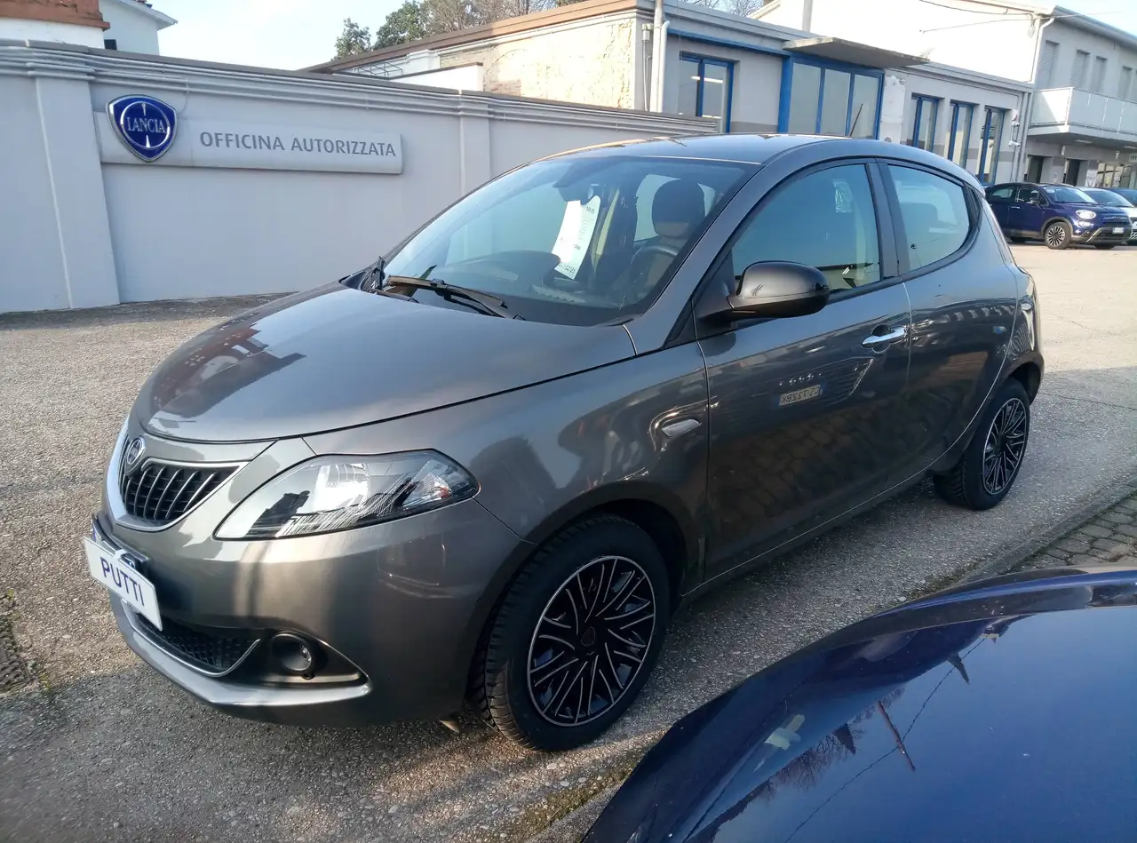 Lancia Ypsilon 2023 — фото 8
