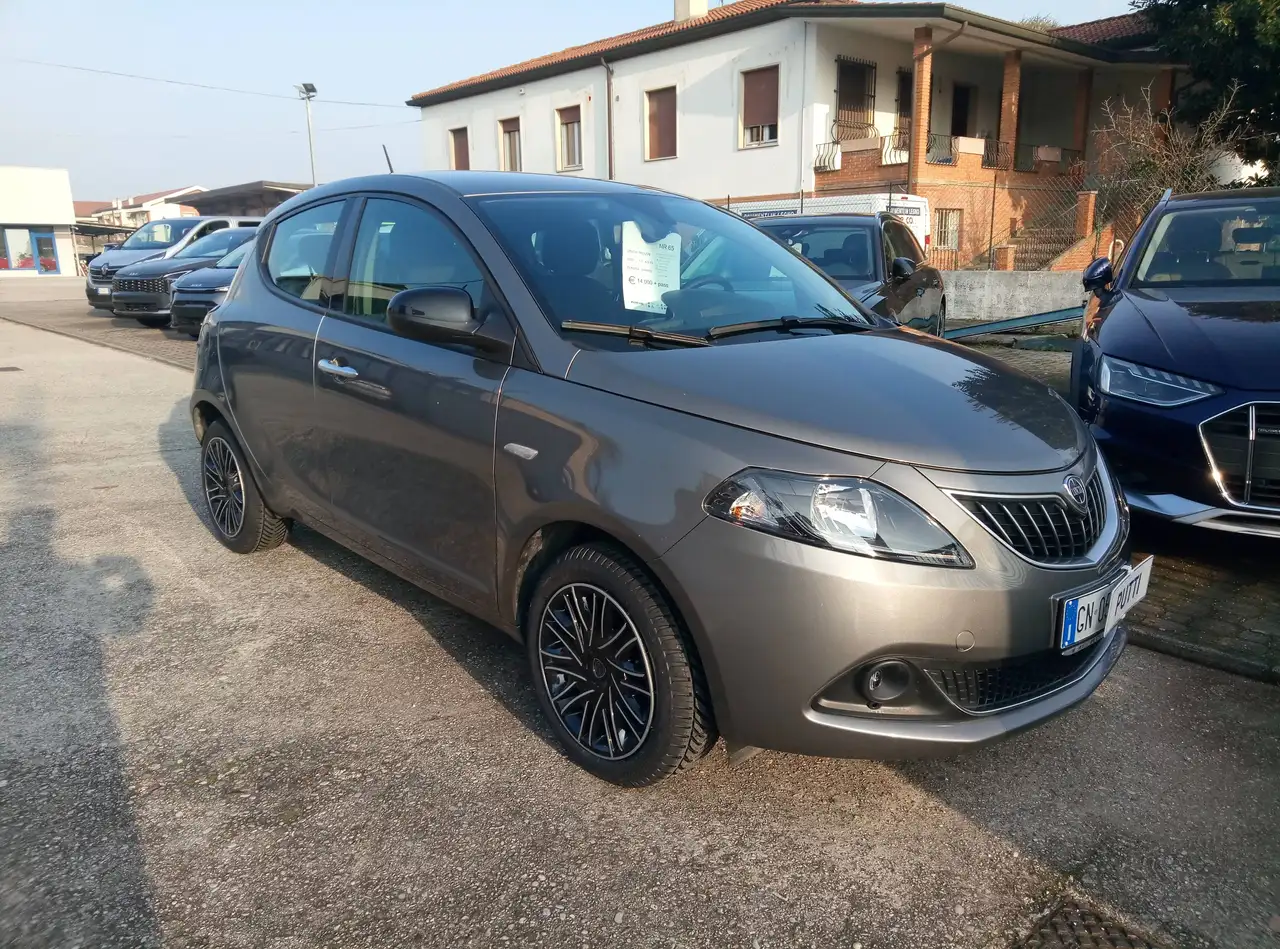 Lancia Ypsilon 2023 — фото 6