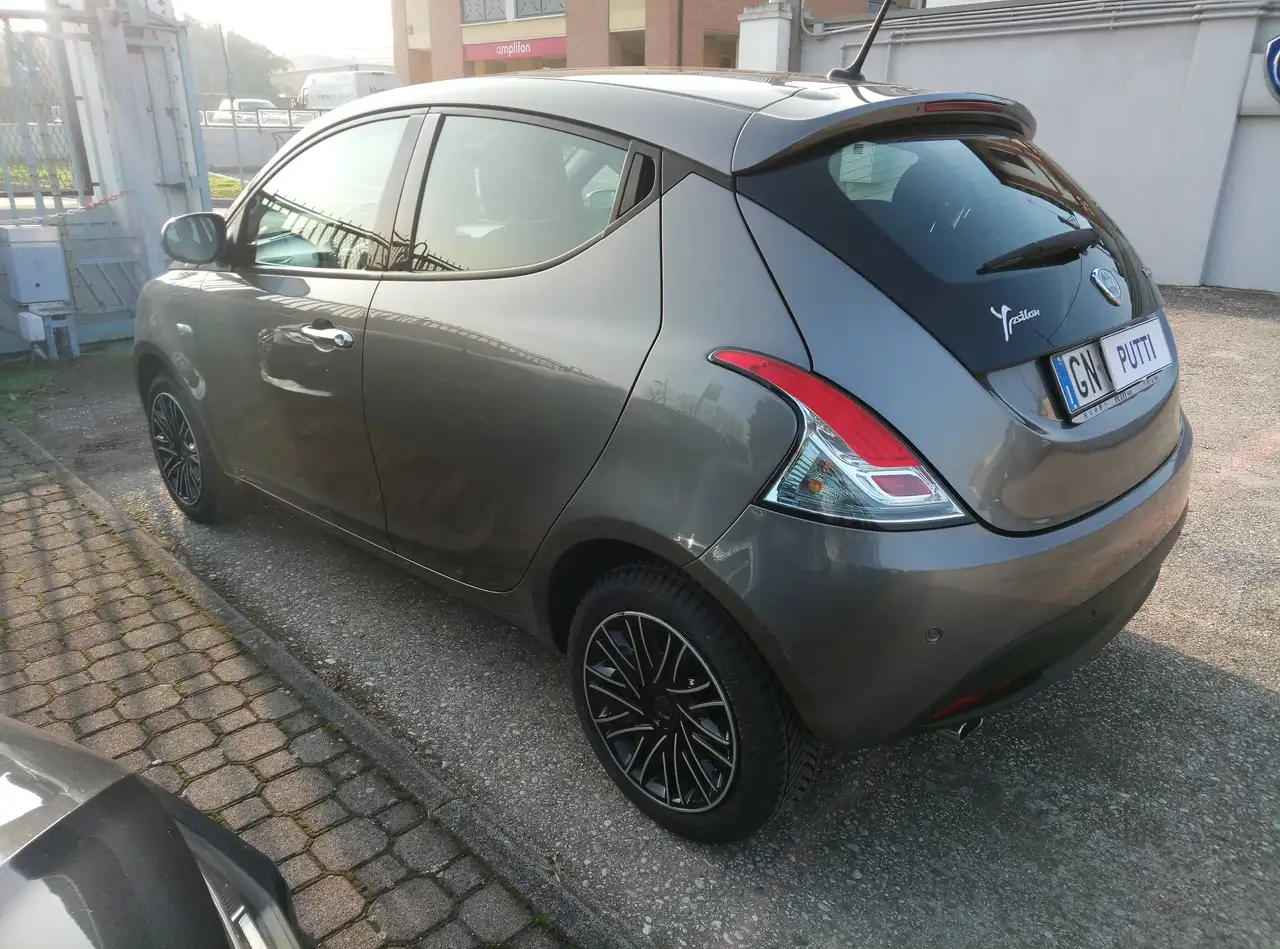 Lancia Ypsilon 2023