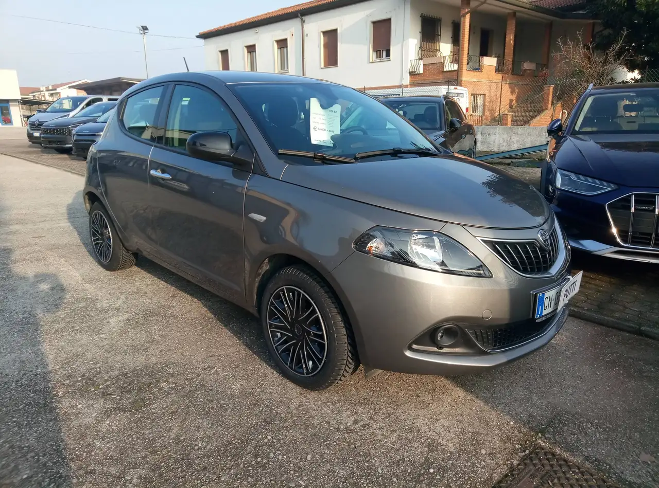 Lancia Ypsilon 2023 — фото 7
