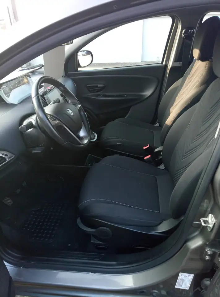 Lancia Ypsilon 2023 — фото 9