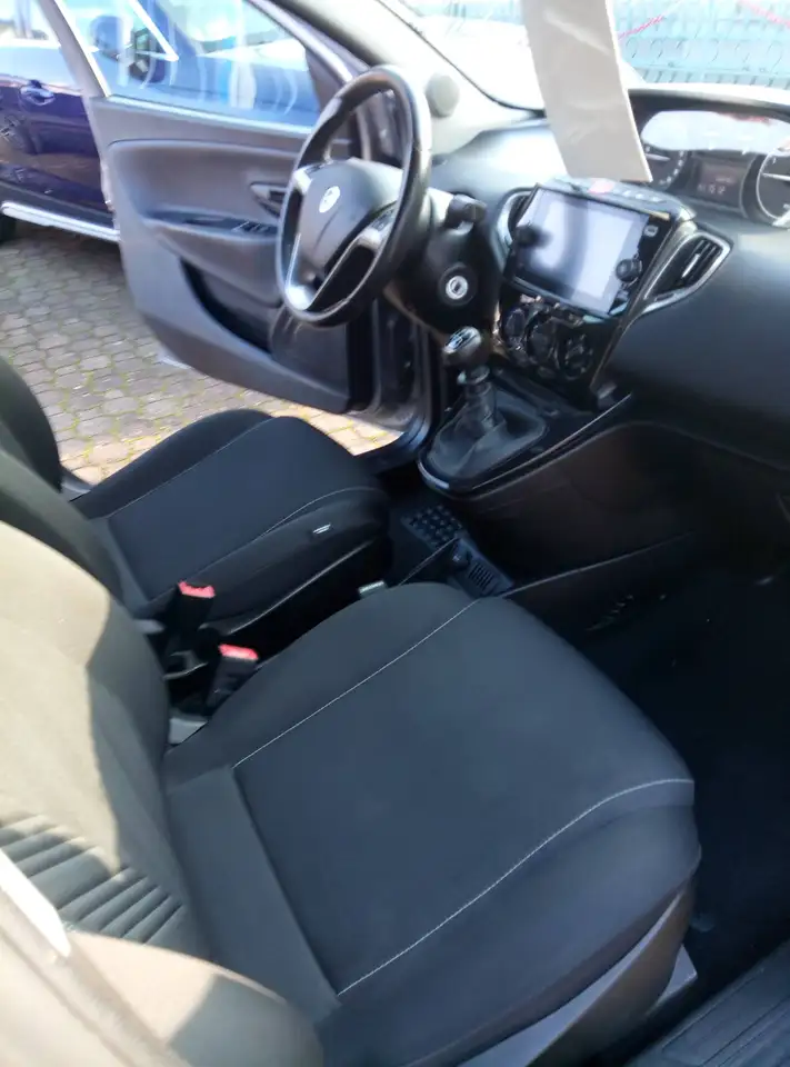 Lancia Ypsilon 2023 — фото 13