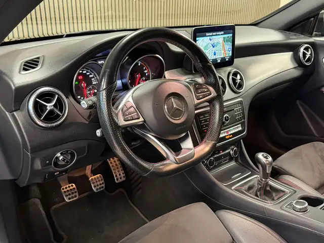 Mercedes-Benz Cla view 12