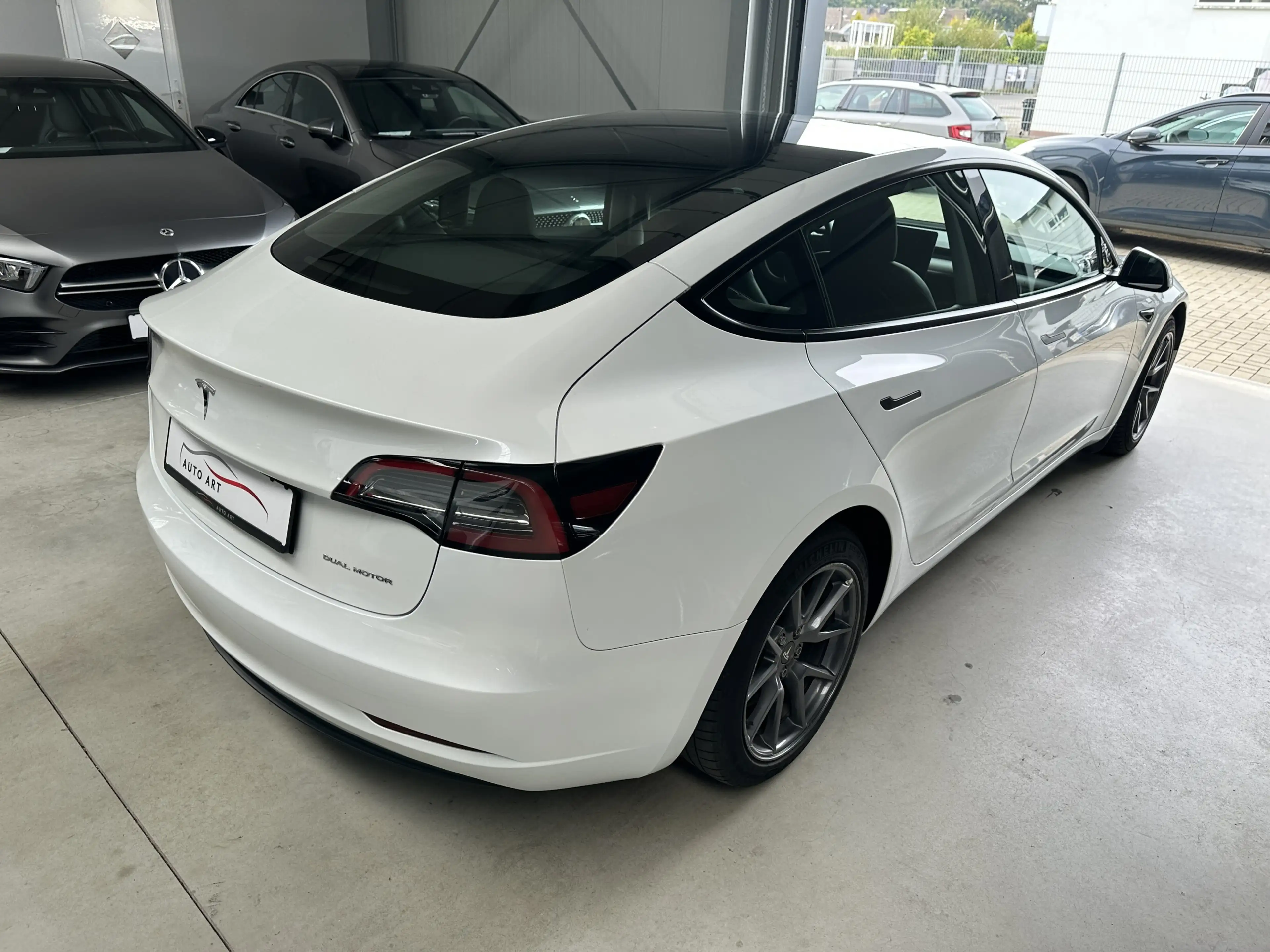 Tesla Model 3 LR Dual AWD AHK Pano Ryzen Wärmepumpe — photo 11