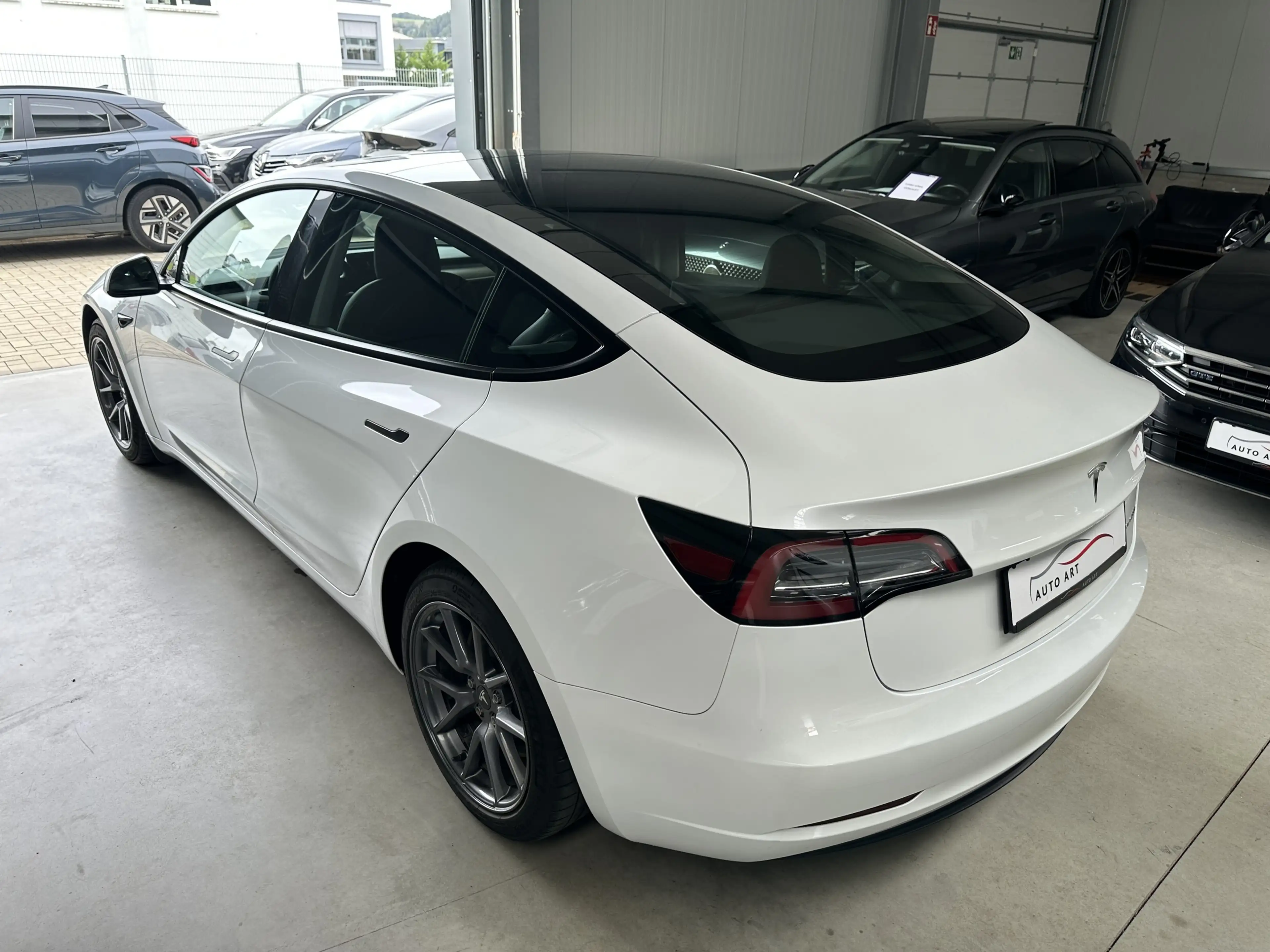 Tesla Model 3 LR Dual AWD AHK Pano Ryzen Wärmepumpe — photo 12