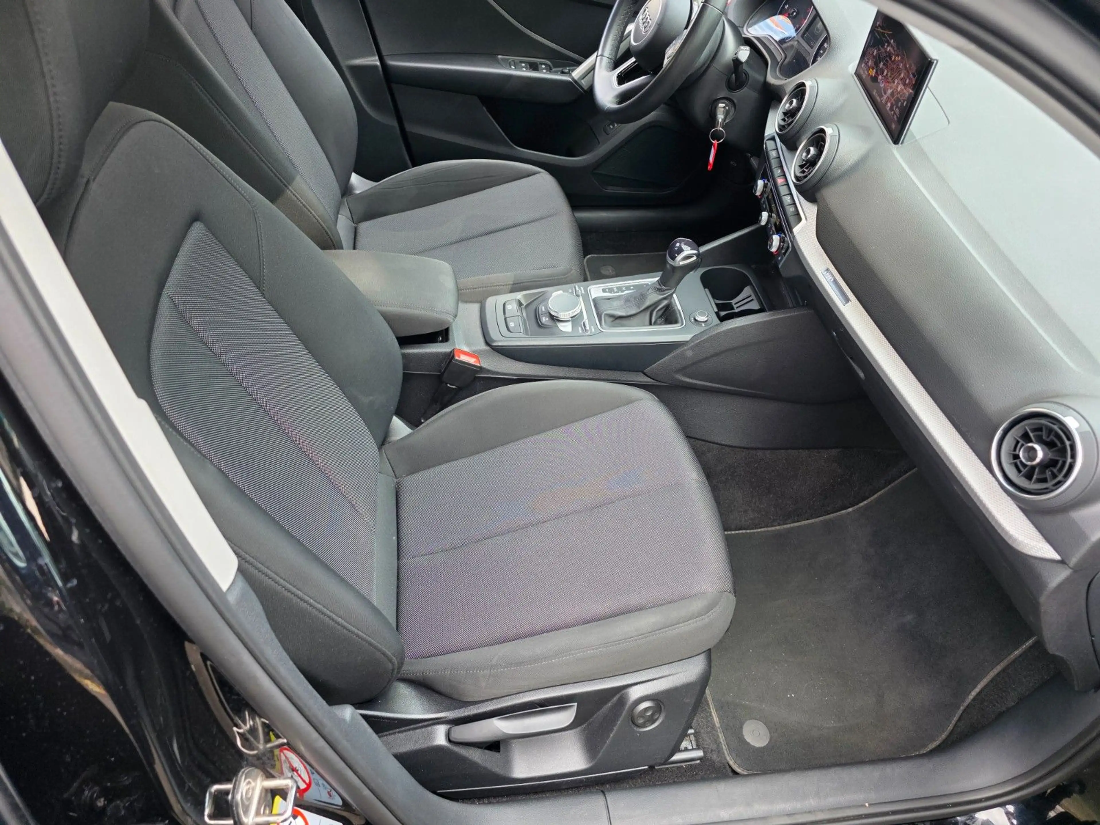 Audi Q2 35 TFSI  Automatik,Klimaautom,PDC,NAVi,Kamera — photo 21
