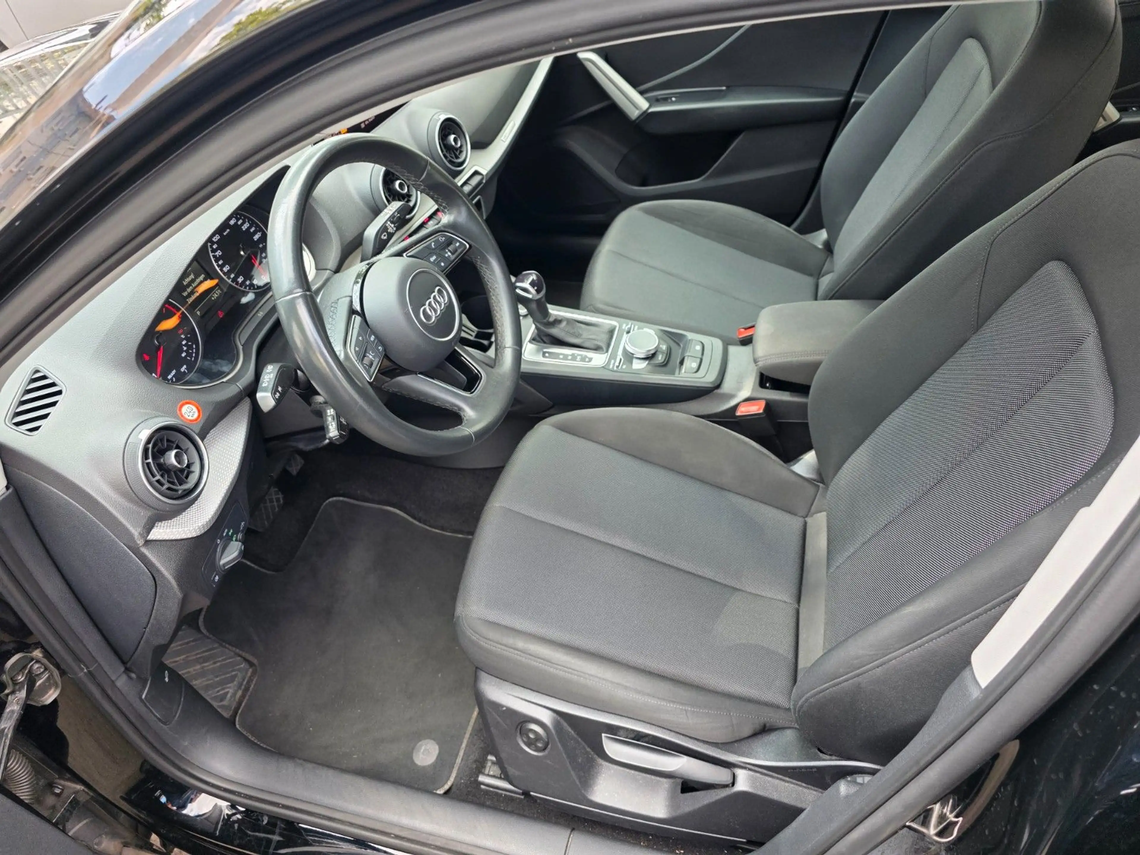Audi Q2 35 TFSI  Automatik,Klimaautom,PDC,NAVi,Kamera — photo 19