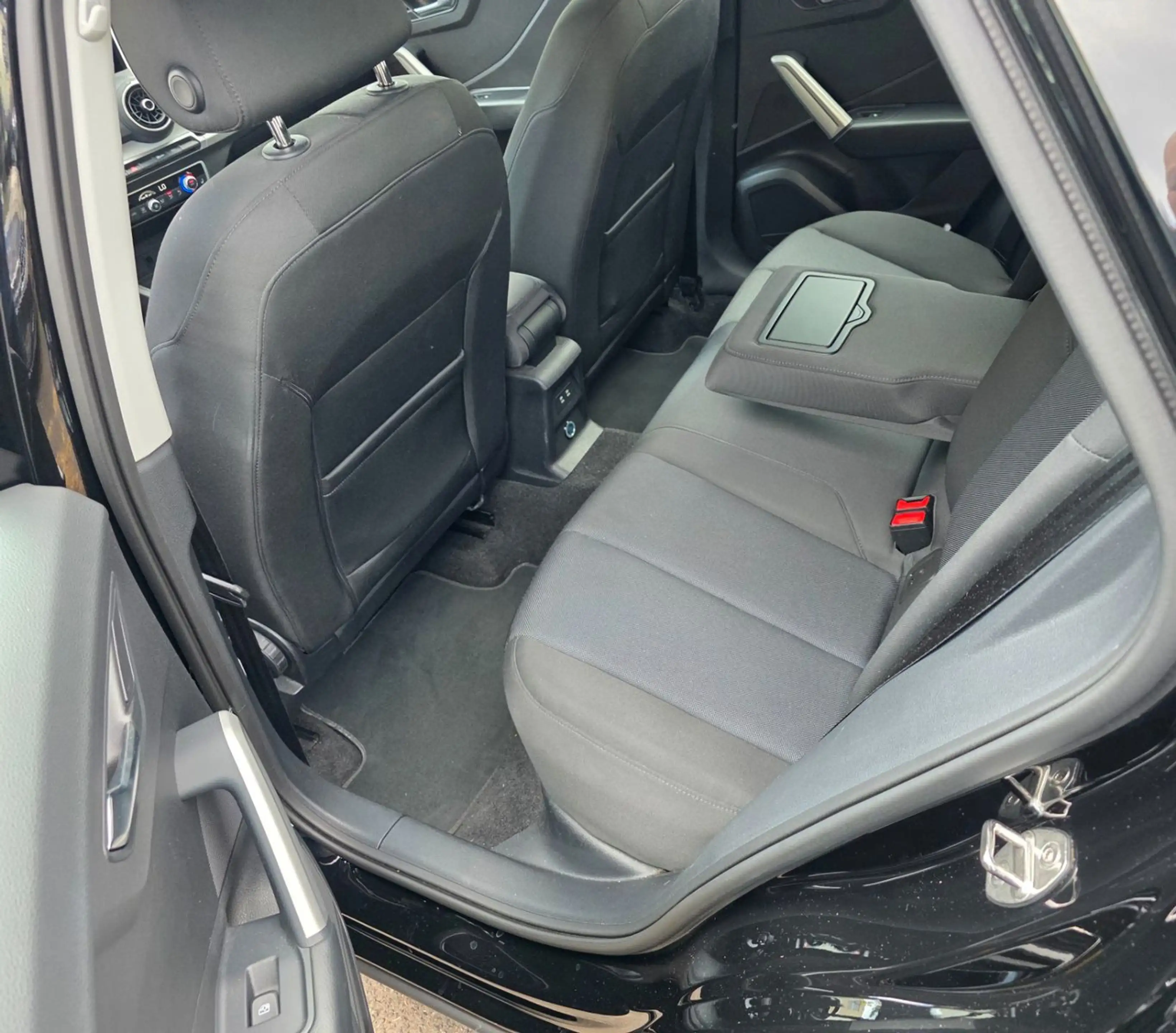 Audi Q2 35 TFSI  Automatik,Klimaautom,PDC,NAVi,Kamera — photo 22