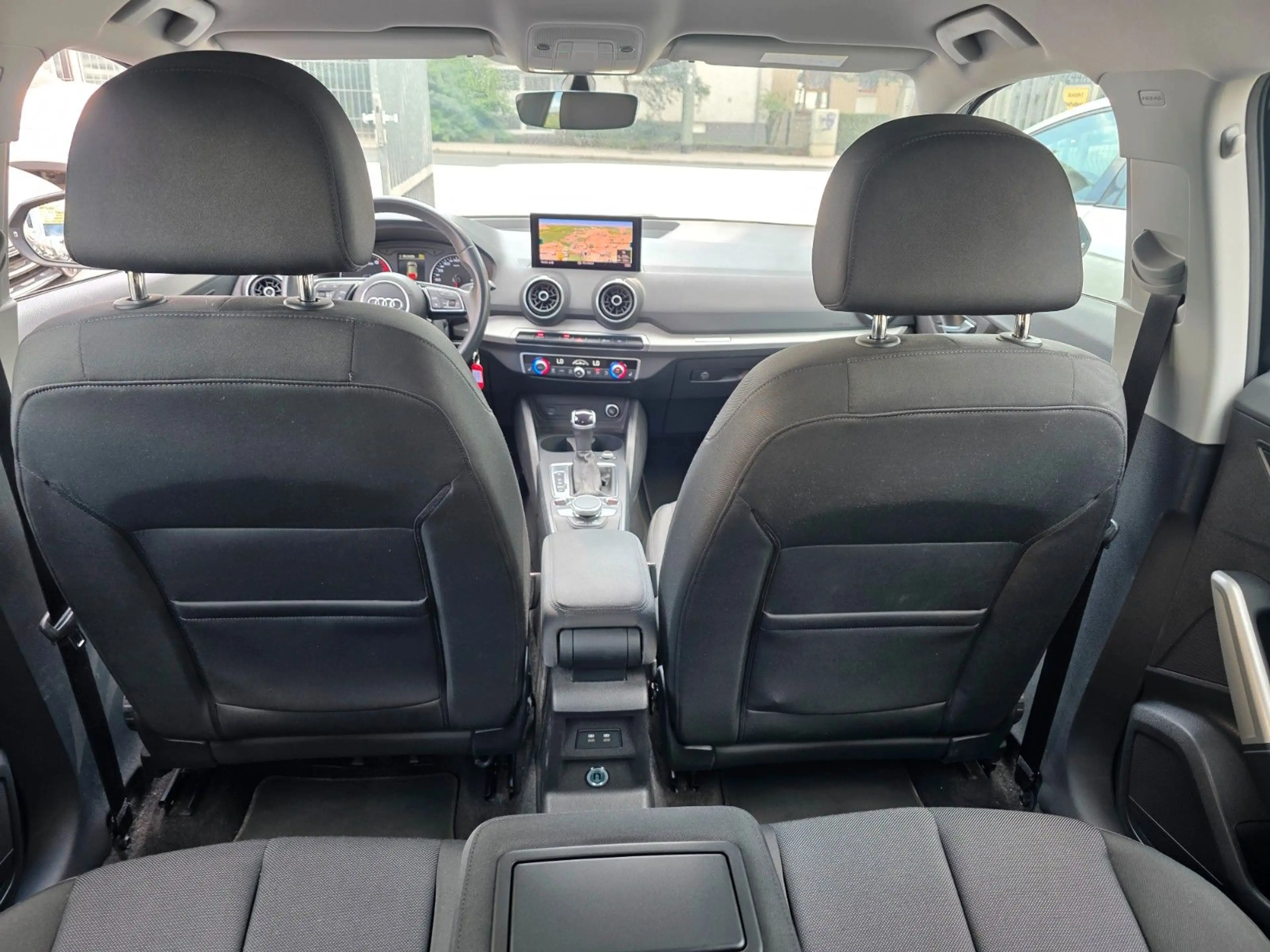 Audi Q2 35 TFSI  Automatik,Klimaautom,PDC,NAVi,Kamera — photo 17