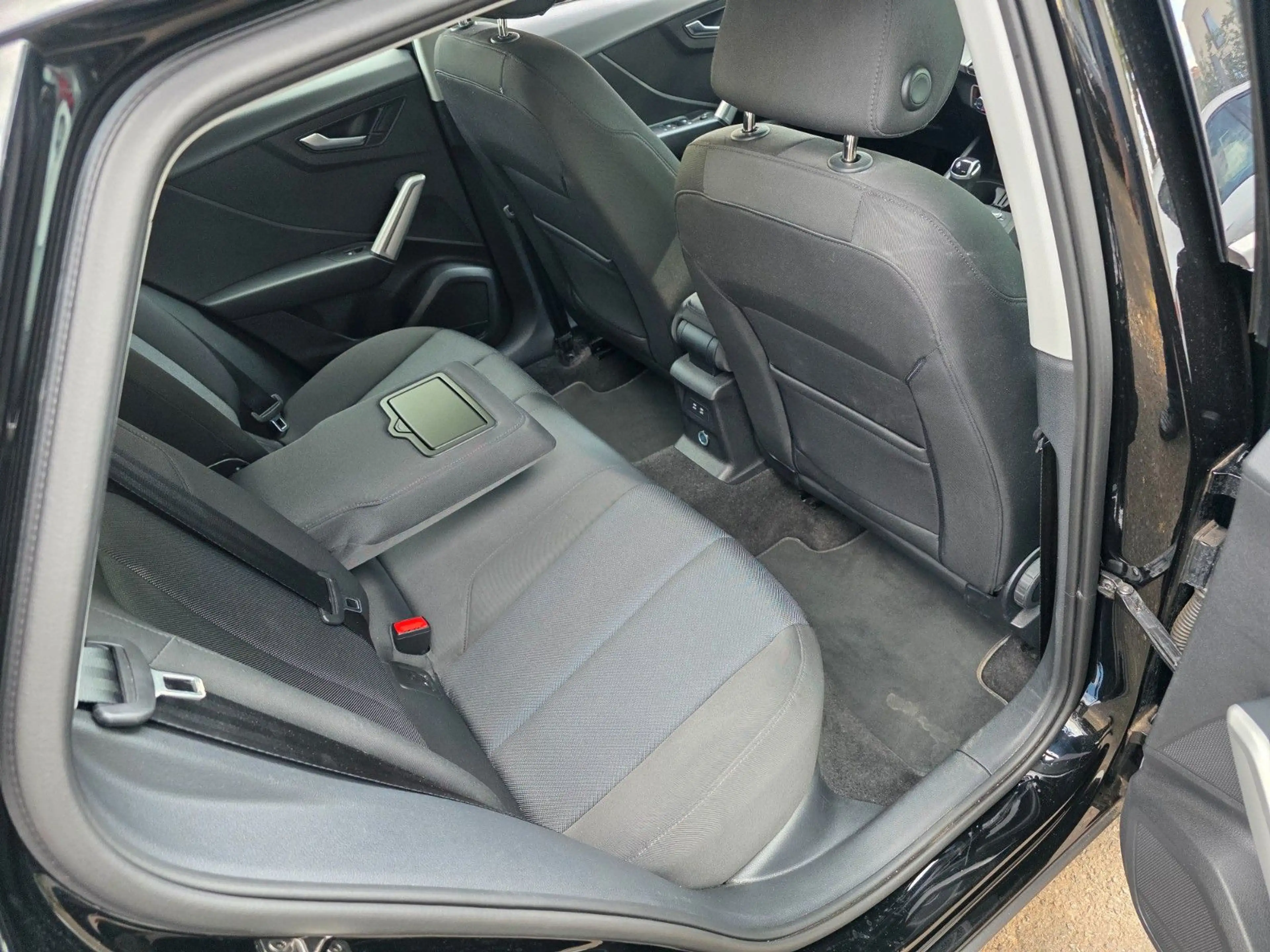 Audi Q2 35 TFSI  Automatik,Klimaautom,PDC,NAVi,Kamera — photo 23