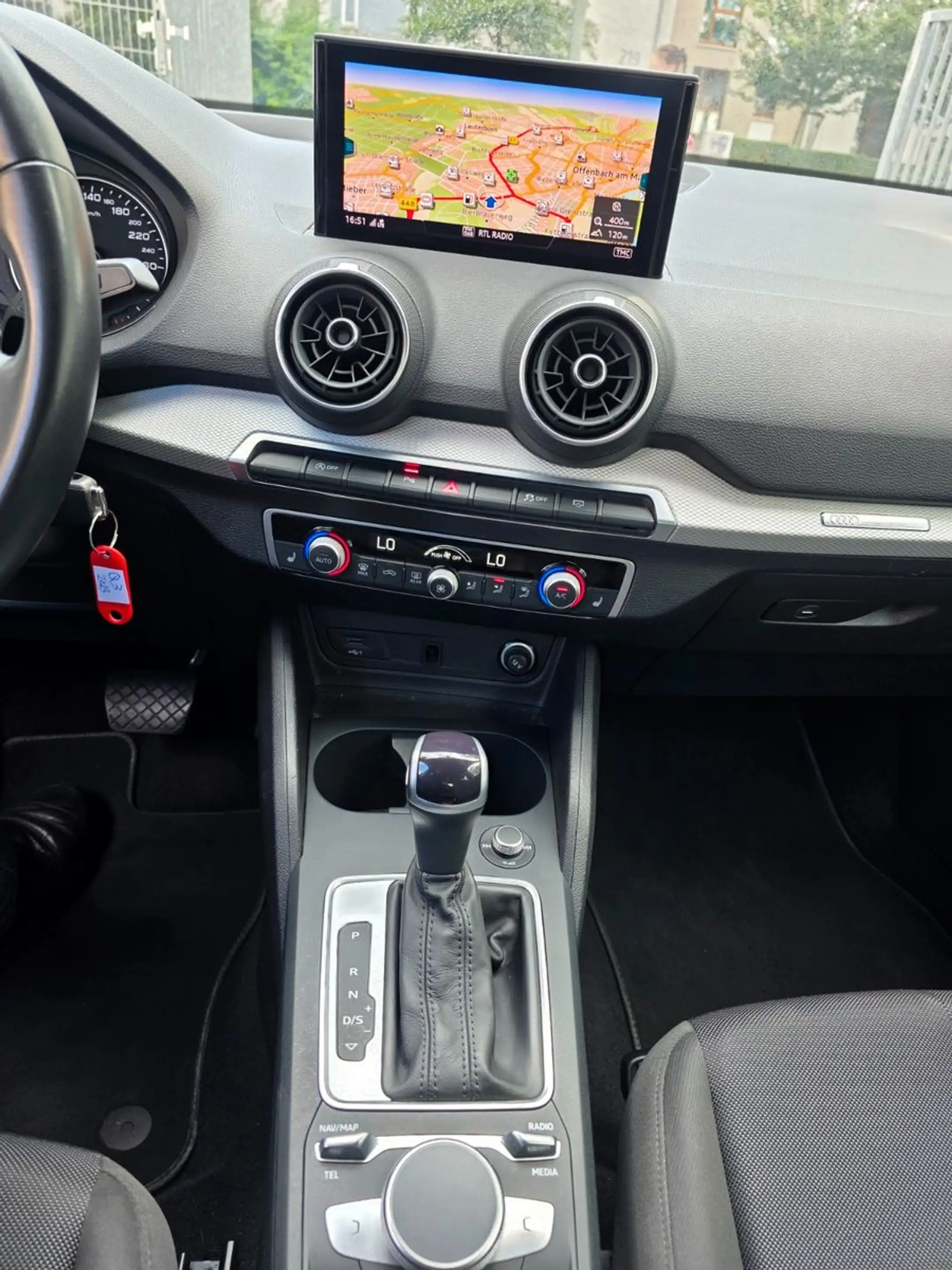 Audi Q2 35 TFSI  Automatik,Klimaautom,PDC,NAVi,Kamera — photo 16