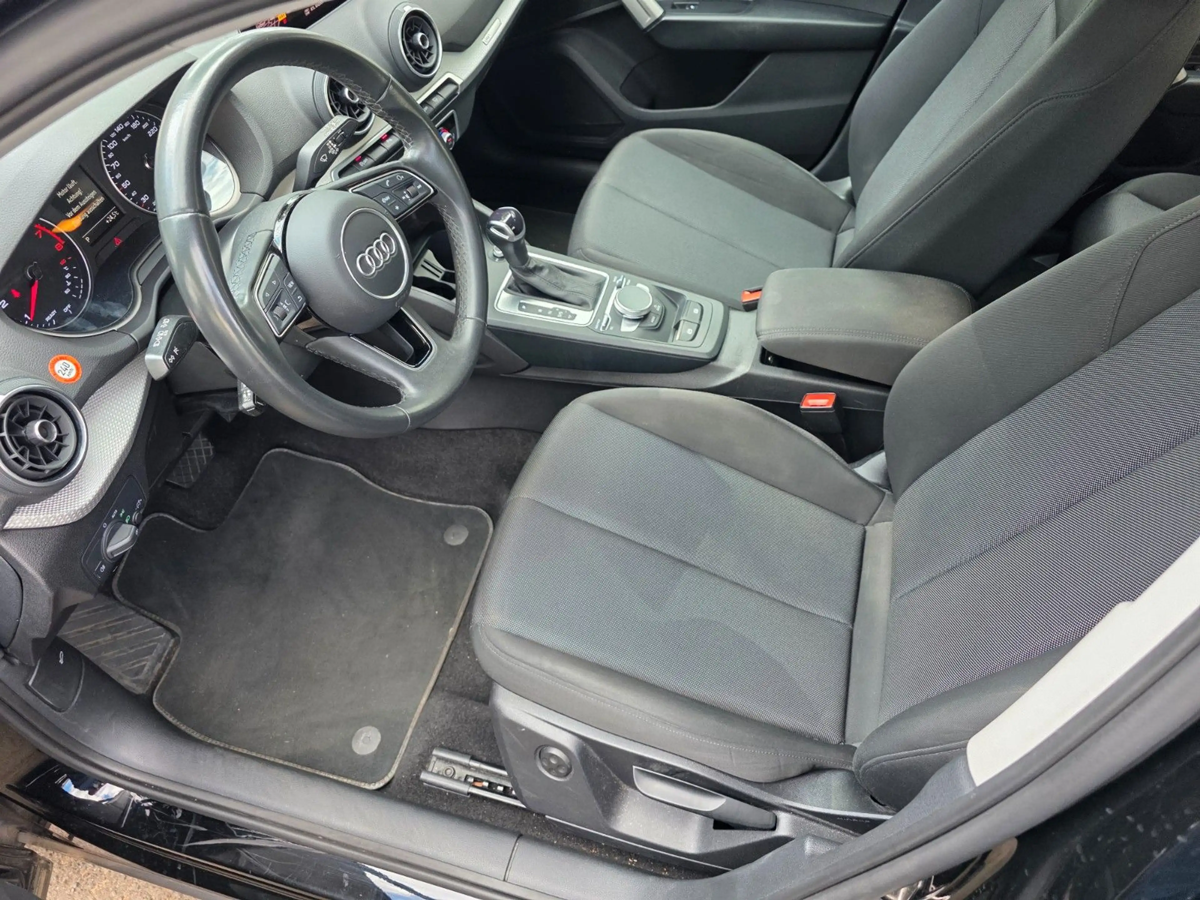Audi Q2 35 TFSI  Automatik,Klimaautom,PDC,NAVi,Kamera — photo 20