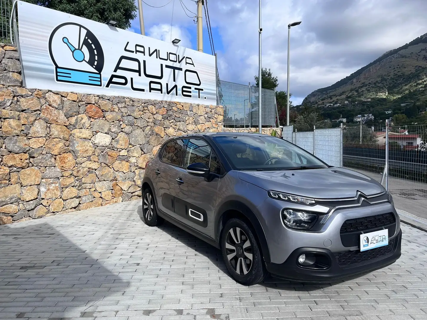 Citroen C3 C3 1.2 puretech Shine 82cv Grigio - 2