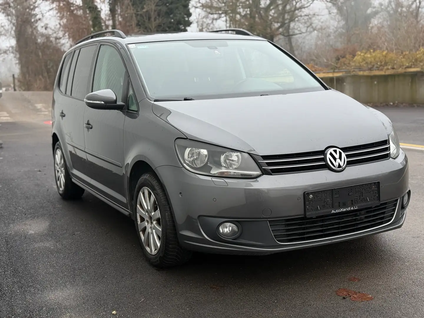 Volkswagen Touran Comfortline BMT*PDC*Sitzheizung*Tempomat* Grau - 2