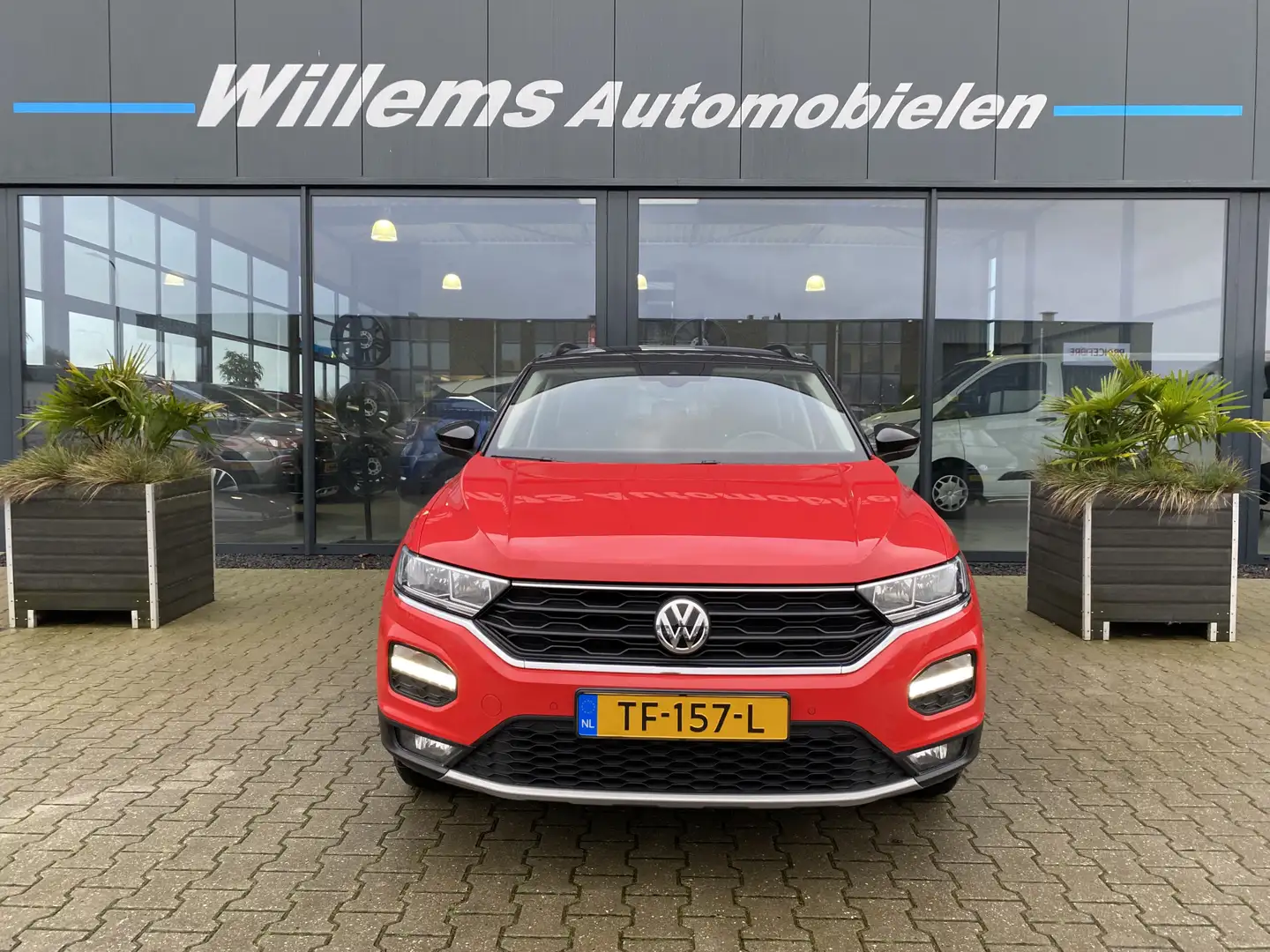 Volkswagen T-Roc 1.0 TSI Style Adaptive Cruise Control, App-Connect Rood - 2